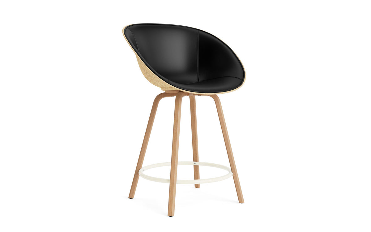 Mat Barstuhl mit Armlehne 65 cm Frontpolster Hanffasern Buchenholz/creme in Ultra 41599 präsentiert im Onlineshop von KAQTU Design AG. Barstuhl ist von Normann Copenhagen