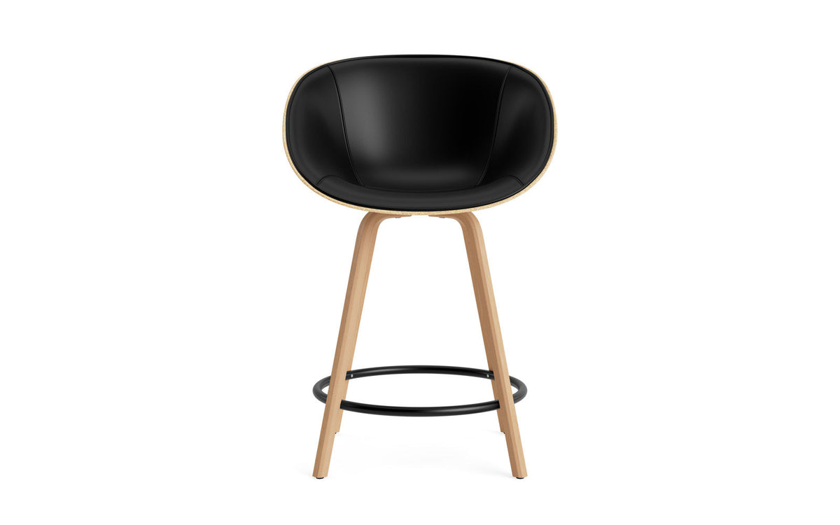 Mat Barstuhl mit Armlehne 65 cm Frontpolster Hanffasern Buchenholz/schwarz in Ultra 41599 präsentiert im Onlineshop von KAQTU Design AG. Barstuhl ist von Normann Copenhagen