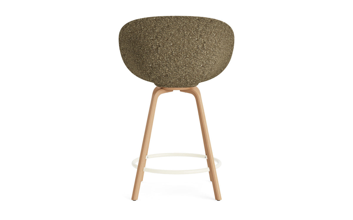 Mat Barstuhl mit Armlehne 65 cm Frontpolster Seegras Buchenholz/creme in Ultra 41599 präsentiert im Onlineshop von KAQTU Design AG. Barstuhl ist von Normann Copenhagen