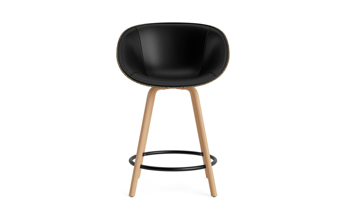 Mat Barstuhl mit Armlehne 65 cm Frontpolster Seegras Buchenholz/schwarz in Ultra 41599 präsentiert im Onlineshop von KAQTU Design AG. Barstuhl ist von Normann Copenhagen