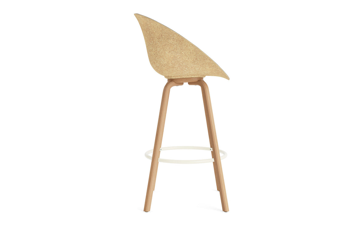 Mat Barstuhl mit Armlehne 75 cm Frontpolster Hanffasern Buchenholz/creme in Remix 133 präsentiert im Onlineshop von KAQTU Design AG. Barstuhl ist von Normann Copenhagen