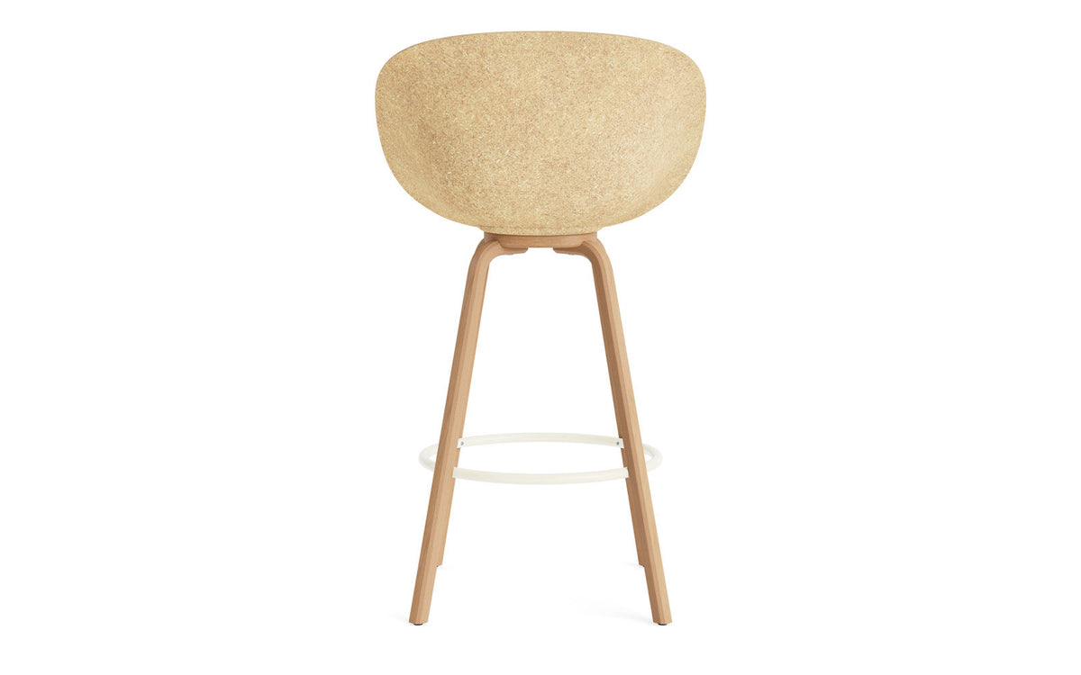 Mat Barstuhl mit Armlehne 75 cm Frontpolster Hanffasern Buchenholz/creme in Hallingdal 110 präsentiert im Onlineshop von KAQTU Design AG. Barstuhl ist von Normann Copenhagen