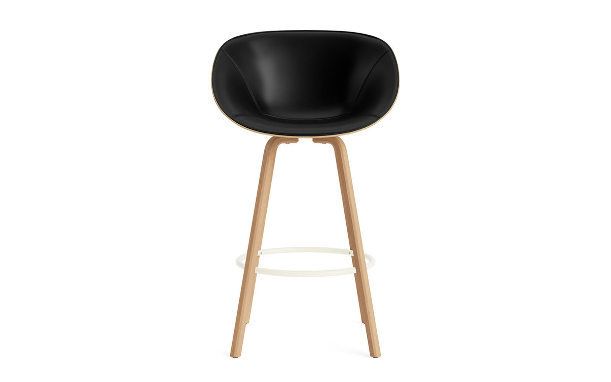 Mat Barstuhl mit Armlehne 75 cm Frontpolster Hanffasern Buchenholz/creme in Ultra 41599 präsentiert im Onlineshop von KAQTU Design AG. Barstuhl ist von Normann Copenhagen