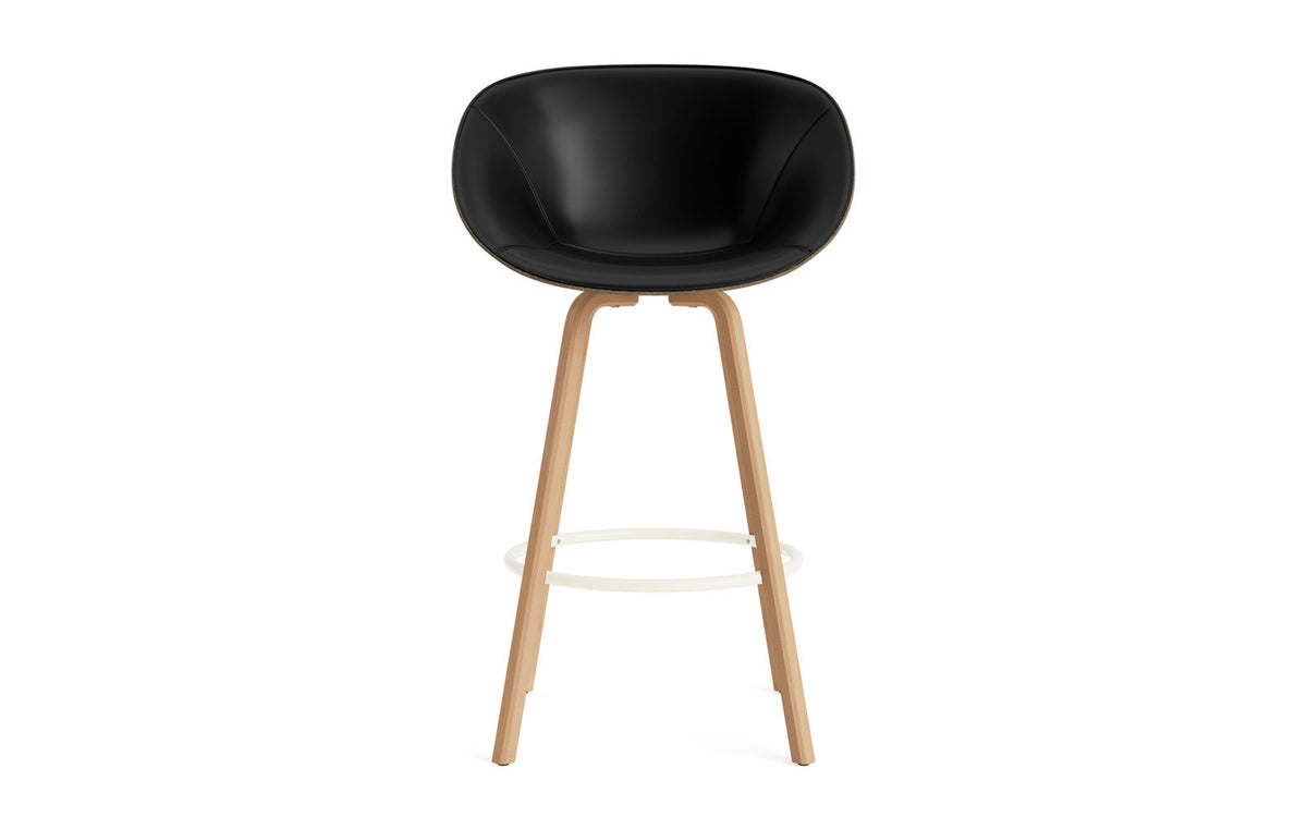 Mat Barstuhl mit Armlehne 75 cm Frontpolster Seegras Buchenholz/creme in Ultra 41599 präsentiert im Onlineshop von KAQTU Design AG. Barstuhl ist von Normann Copenhagen
