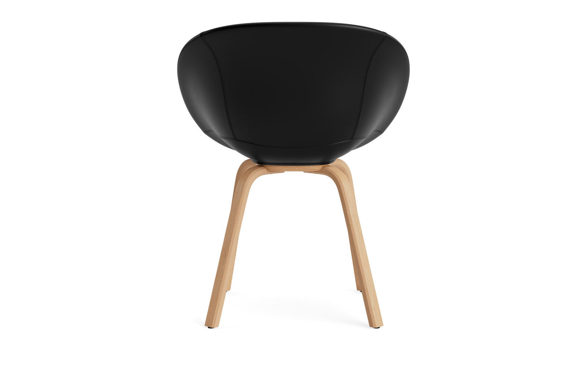 Mat Lehnstuhl vollpolster Buchenholz in Ultra 41599 präsentiert im Onlineshop von KAQTU Design AG. Stuhl mit Armlehne ist von Normann Copenhagen