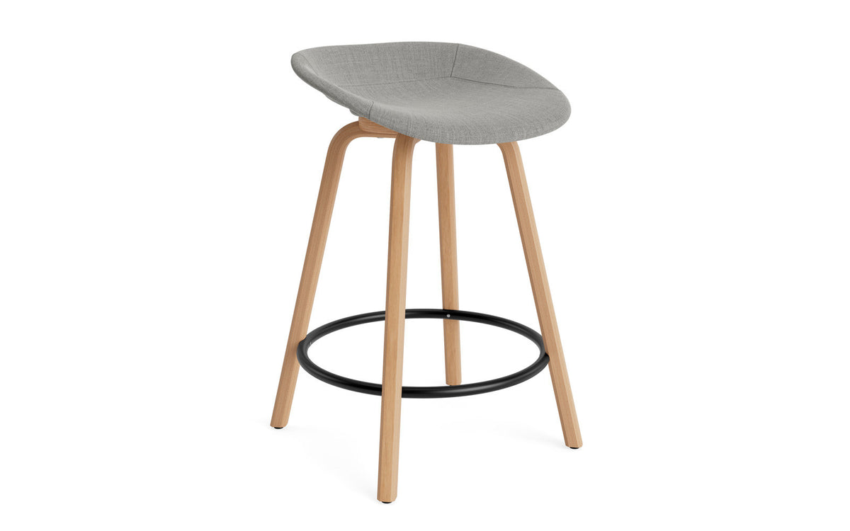 Mat Barstuhl 65 cm vollpolster Buchenholz/schwarz in Remix 133 präsentiert im Onlineshop von KAQTU Design AG. Barstuhl ist von Normann Copenhagen