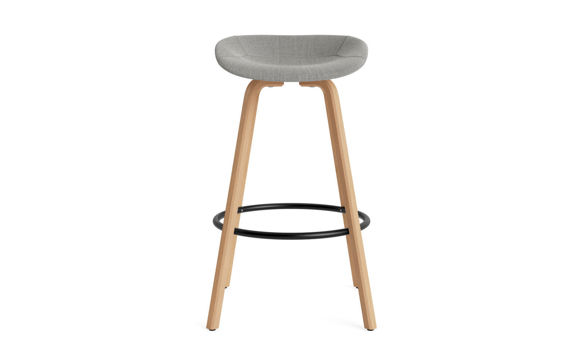 Mat Barstuhl 75 cm vollpolster Buchenholz/schwarz in Remix 133 präsentiert im Onlineshop von KAQTU Design AG. Barstuhl ist von Normann Copenhagen