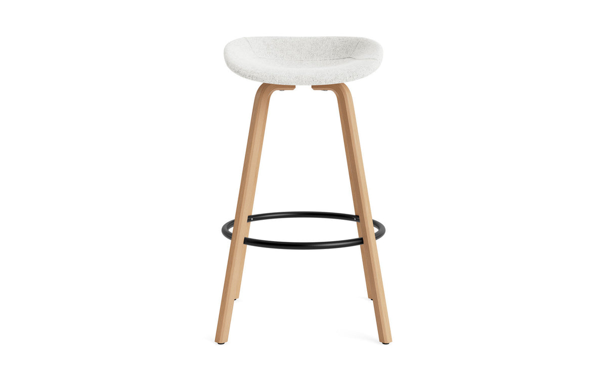 Mat Barstuhl 75 cm vollpolster Buchenholz/schwarz in Hallingdal 110 präsentiert im Onlineshop von KAQTU Design AG. Barstuhl ist von Normann Copenhagen