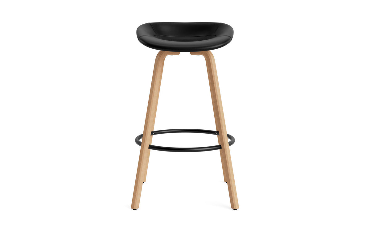 Mat Barstuhl 75 cm vollpolster Buchenholz/schwarz in Ultra 41599 präsentiert im Onlineshop von KAQTU Design AG. Barstuhl ist von Normann Copenhagen