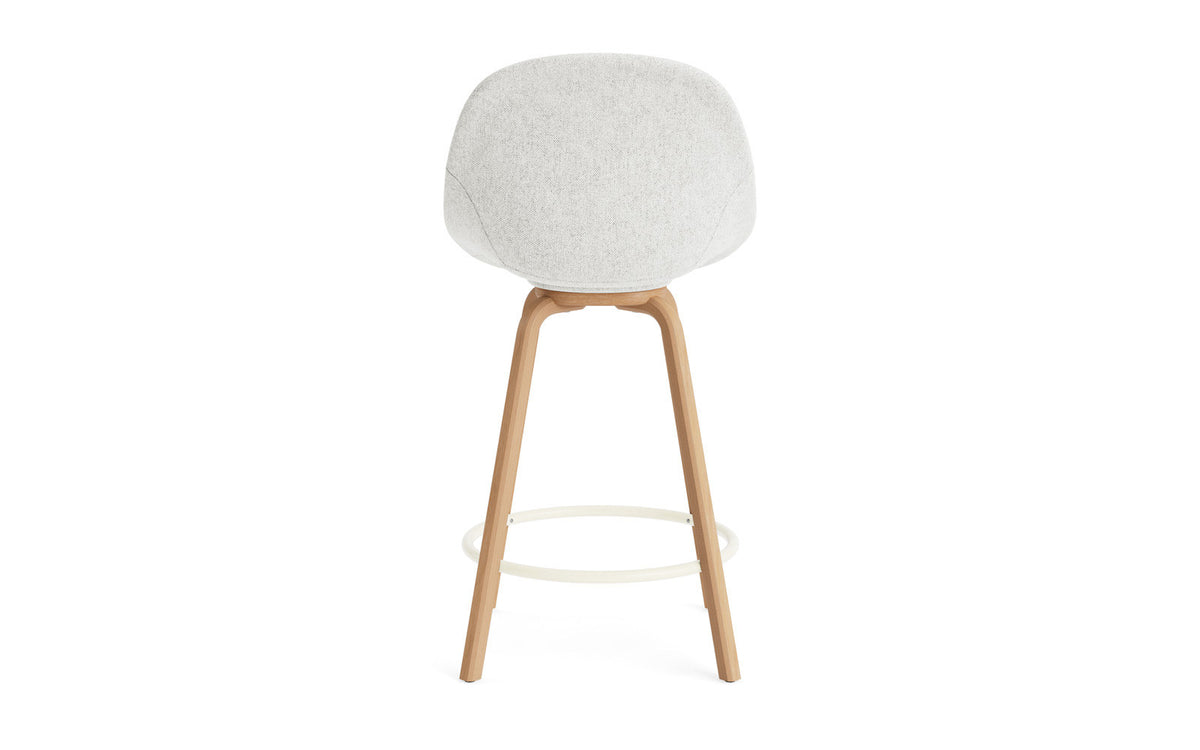 Mat Barstuhl 65 cm vollpolster Buchenholz/creme in Hallingdal 110 präsentiert im Onlineshop von KAQTU Design AG. Barstuhl ist von Normann Copenhagen