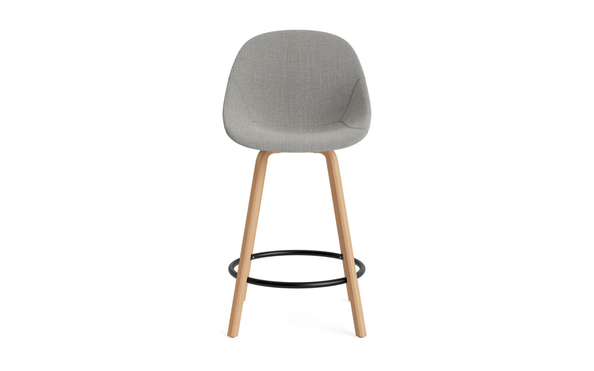 Mat Barstuhl 65 cm vollpolster Buchenholz/schwarz in Remix 133 präsentiert im Onlineshop von KAQTU Design AG. Barstuhl ist von Normann Copenhagen