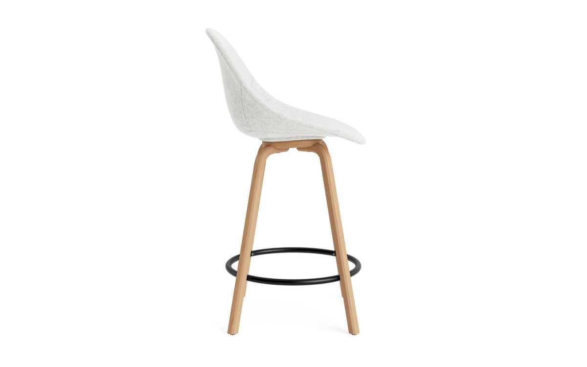 Mat Barstuhl 65 cm vollpolster Buchenholz/schwarz in Hallingdal 110 präsentiert im Onlineshop von KAQTU Design AG. Barstuhl ist von Normann Copenhagen