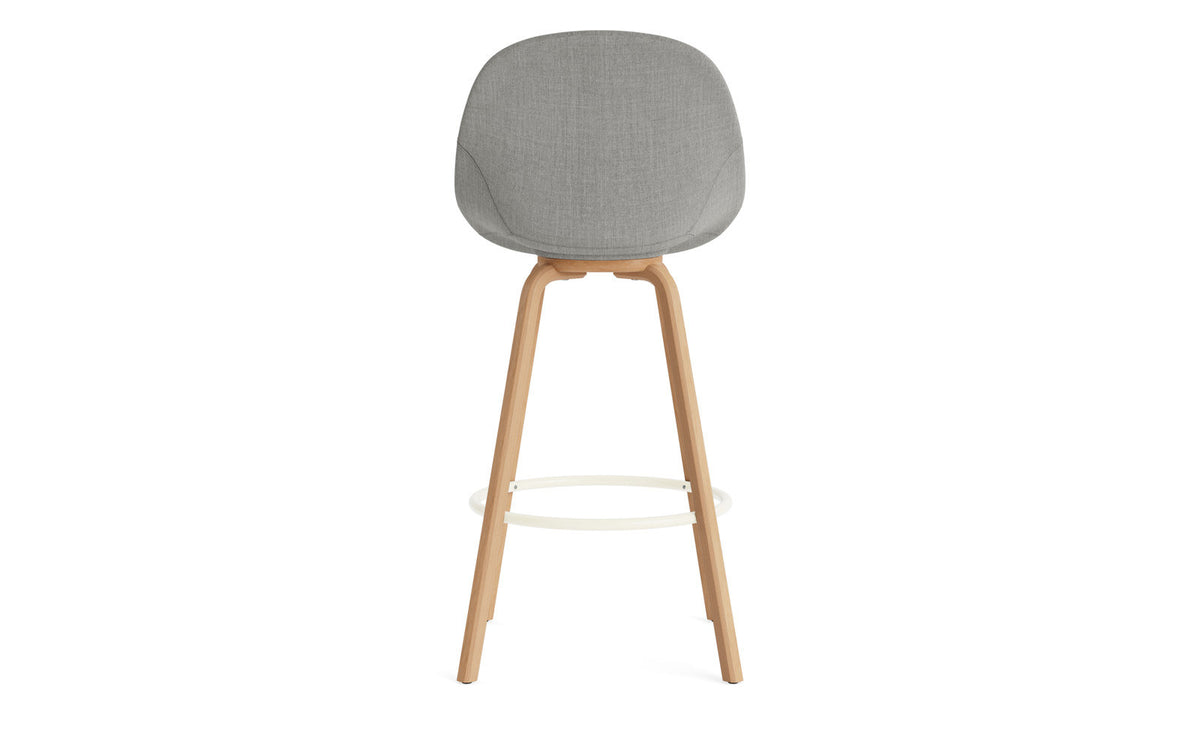 Mat Barstuhl 75 cm vollpolster Buchenholz/creme in Remix 133 präsentiert im Onlineshop von KAQTU Design AG. Barstuhl ist von Normann Copenhagen