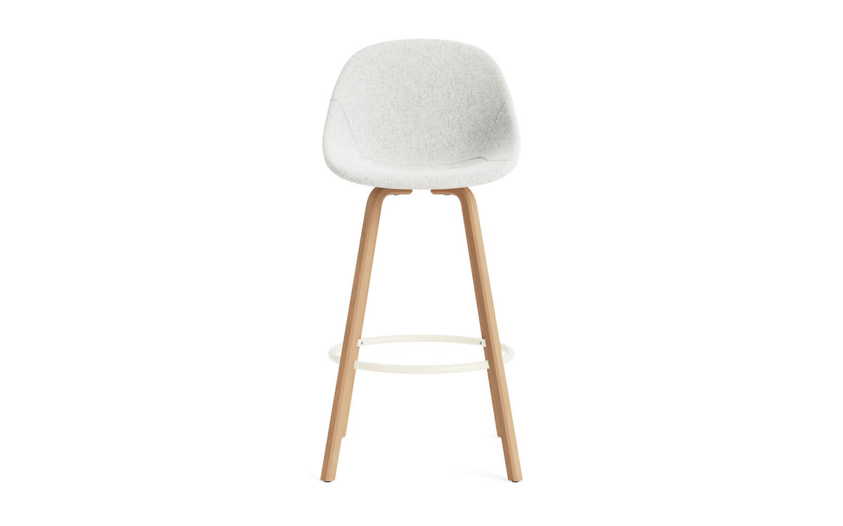 Mat Barstuhl 75 cm vollpolster Buchenholz/creme in Hallingdal 110 präsentiert im Onlineshop von KAQTU Design AG. Barstuhl ist von Normann Copenhagen