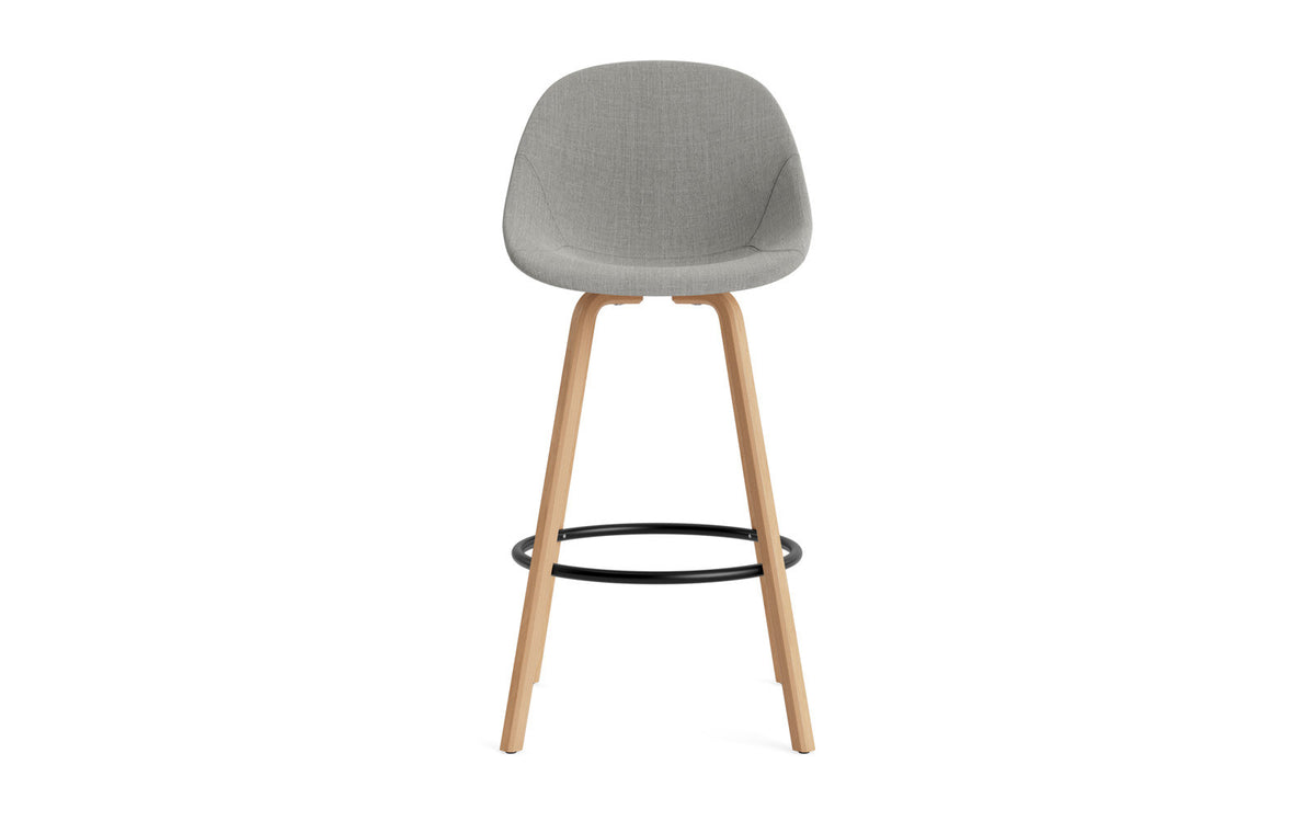 Mat Barstuhl 75 cm vollpolster Buchenholz/schwarz in Remix 133 präsentiert im Onlineshop von KAQTU Design AG. Barstuhl ist von Normann Copenhagen
