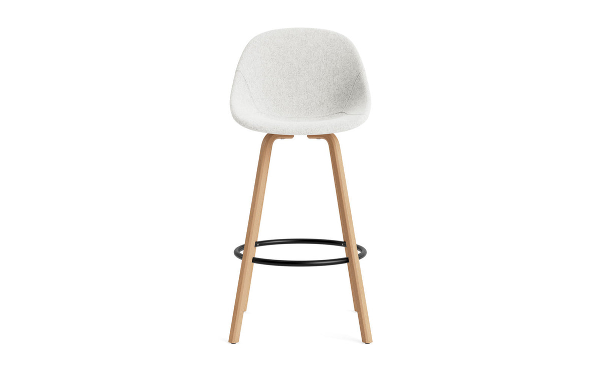 Mat Barstuhl 75 cm vollpolster Buchenholz/schwarz in Hallingdal 110 präsentiert im Onlineshop von KAQTU Design AG. Barstuhl ist von Normann Copenhagen