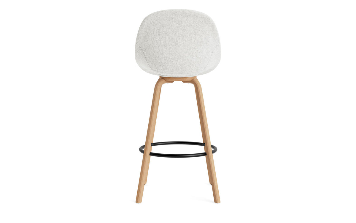 Mat Barstuhl 75 cm vollpolster Buchenholz/schwarz in Hallingdal 110 präsentiert im Onlineshop von KAQTU Design AG. Barstuhl ist von Normann Copenhagen