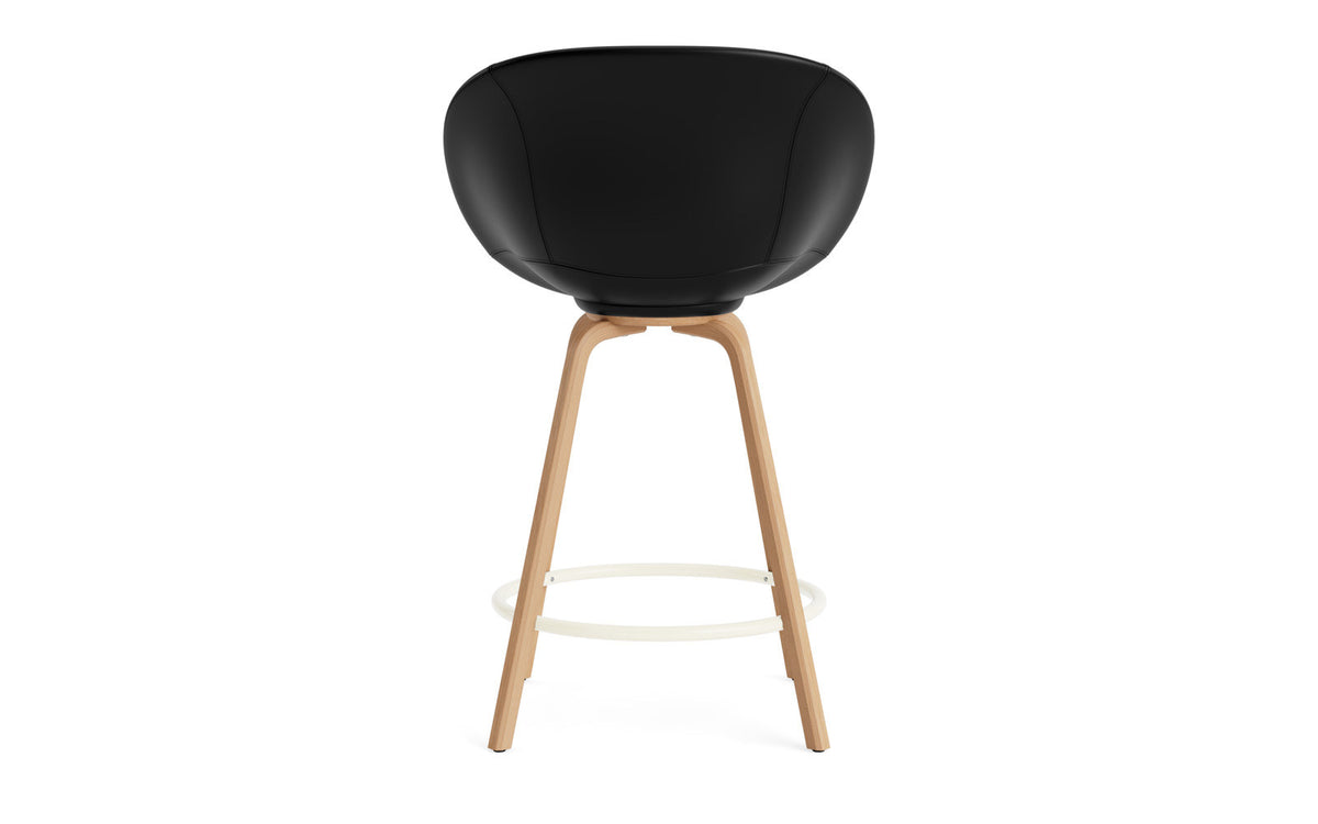 Mat Barstuhl mit Armlehne 65 vollpolster Buchenholz/creme in Ultra 41599 präsentiert im Onlineshop von KAQTU Design AG. Barstuhl ist von Normann Copenhagen