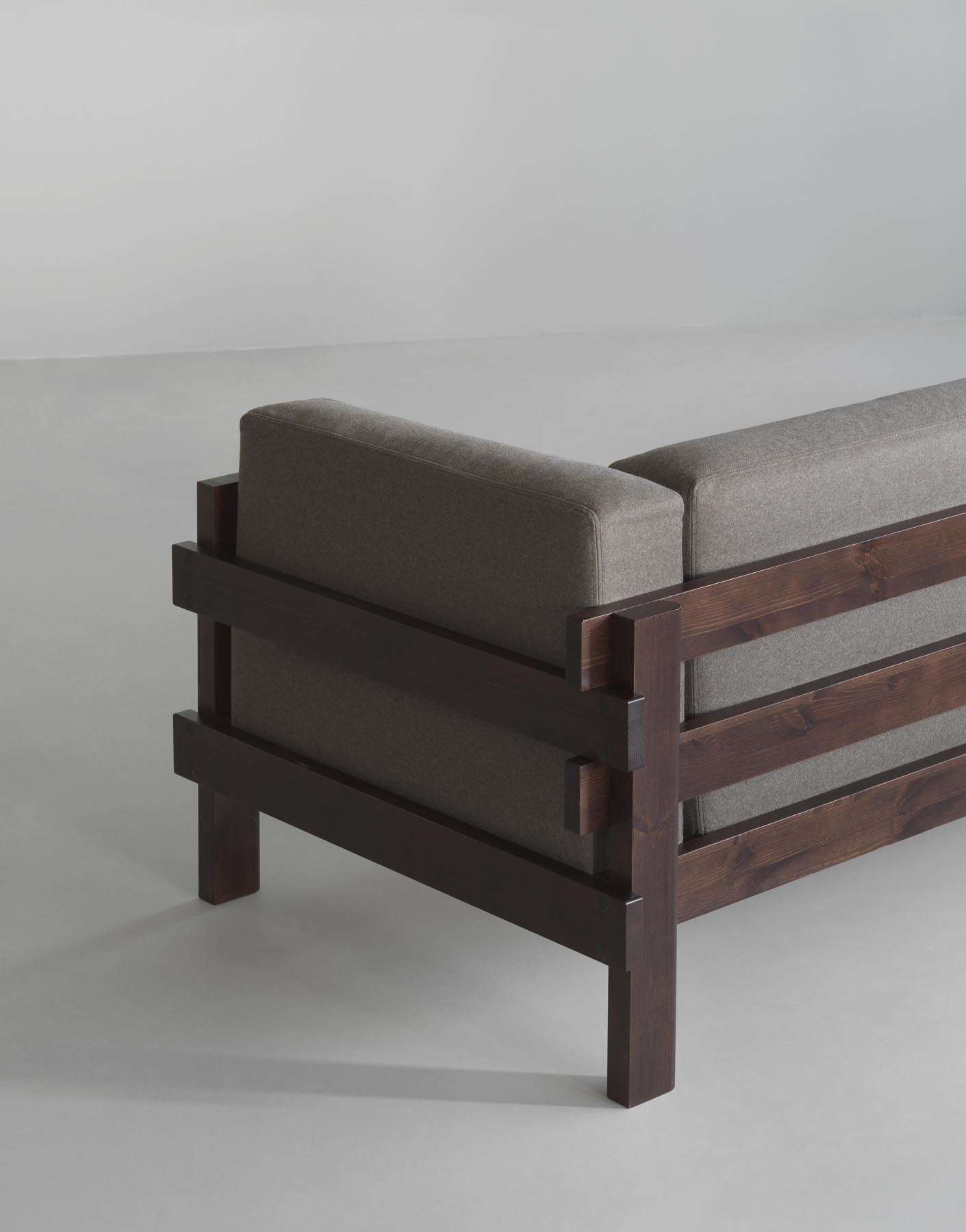 Kube Sofa 3-Sitzen Dunkelbraun in  präsentiert im Onlineshop von KAQTU Design AG. 3er Sofa ist von Normann Copenhagen