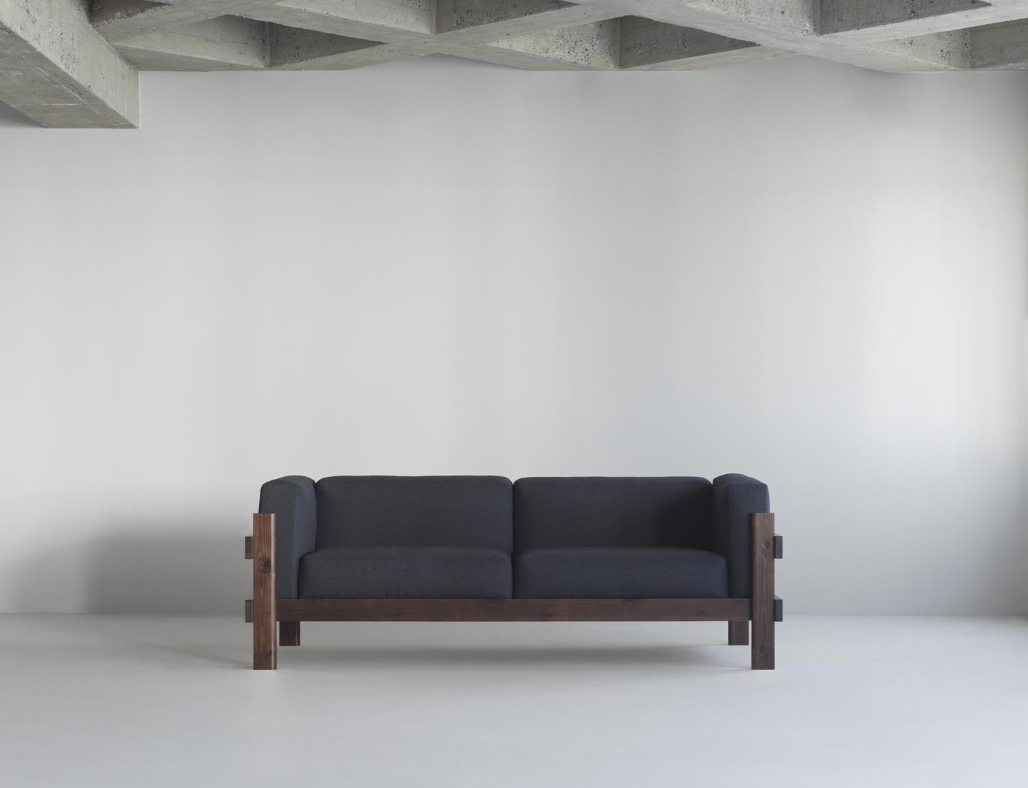 Kube Sofa 3-Sitzen Dunkelbraun in  präsentiert im Onlineshop von KAQTU Design AG. 3er Sofa ist von Normann Copenhagen