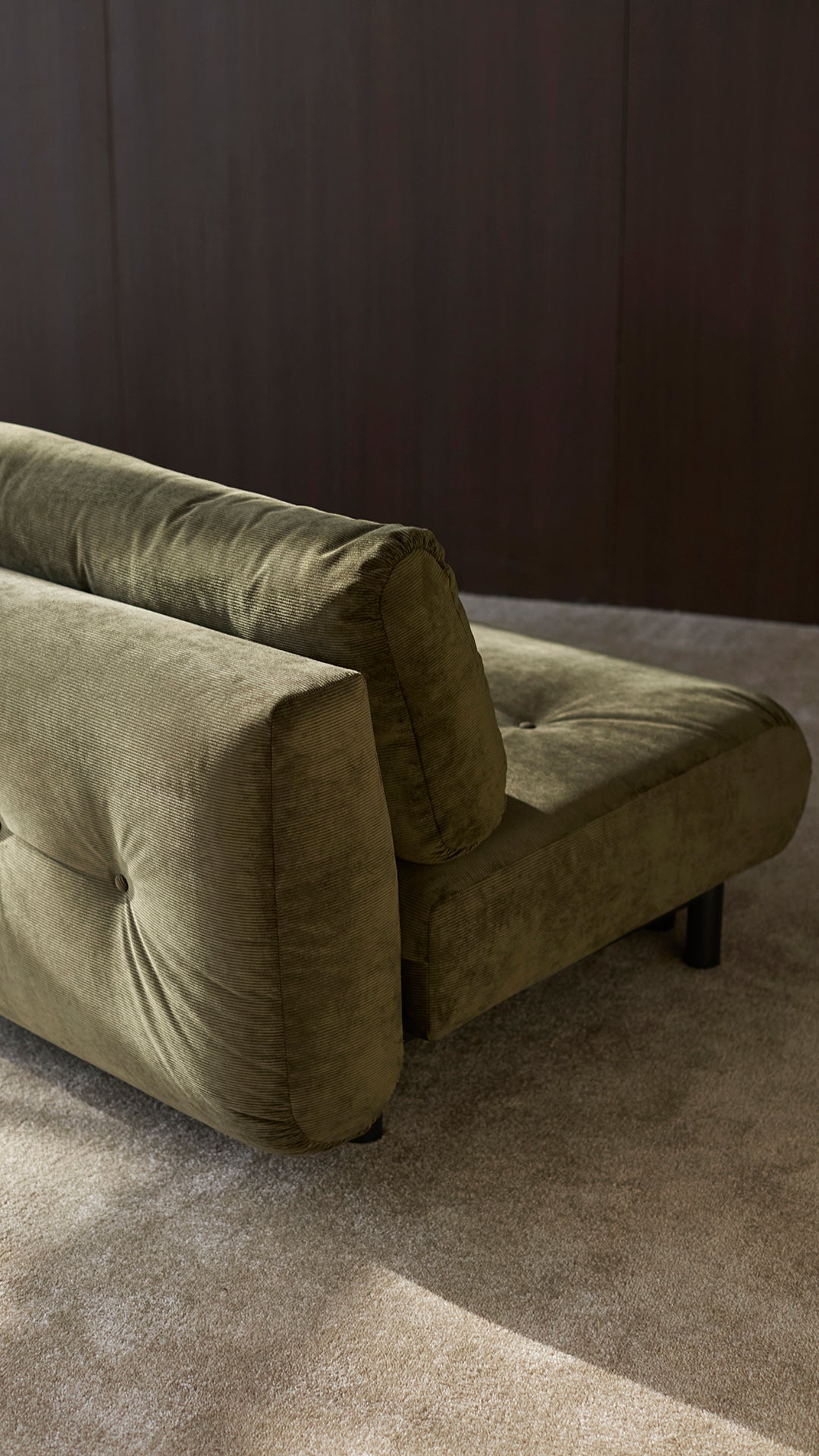 Nabli Schlafsofa in 316 Cordufine Pine Green präsentiert im Onlineshop von KAQTU Design AG. Bettsofa ist von Innovation Living