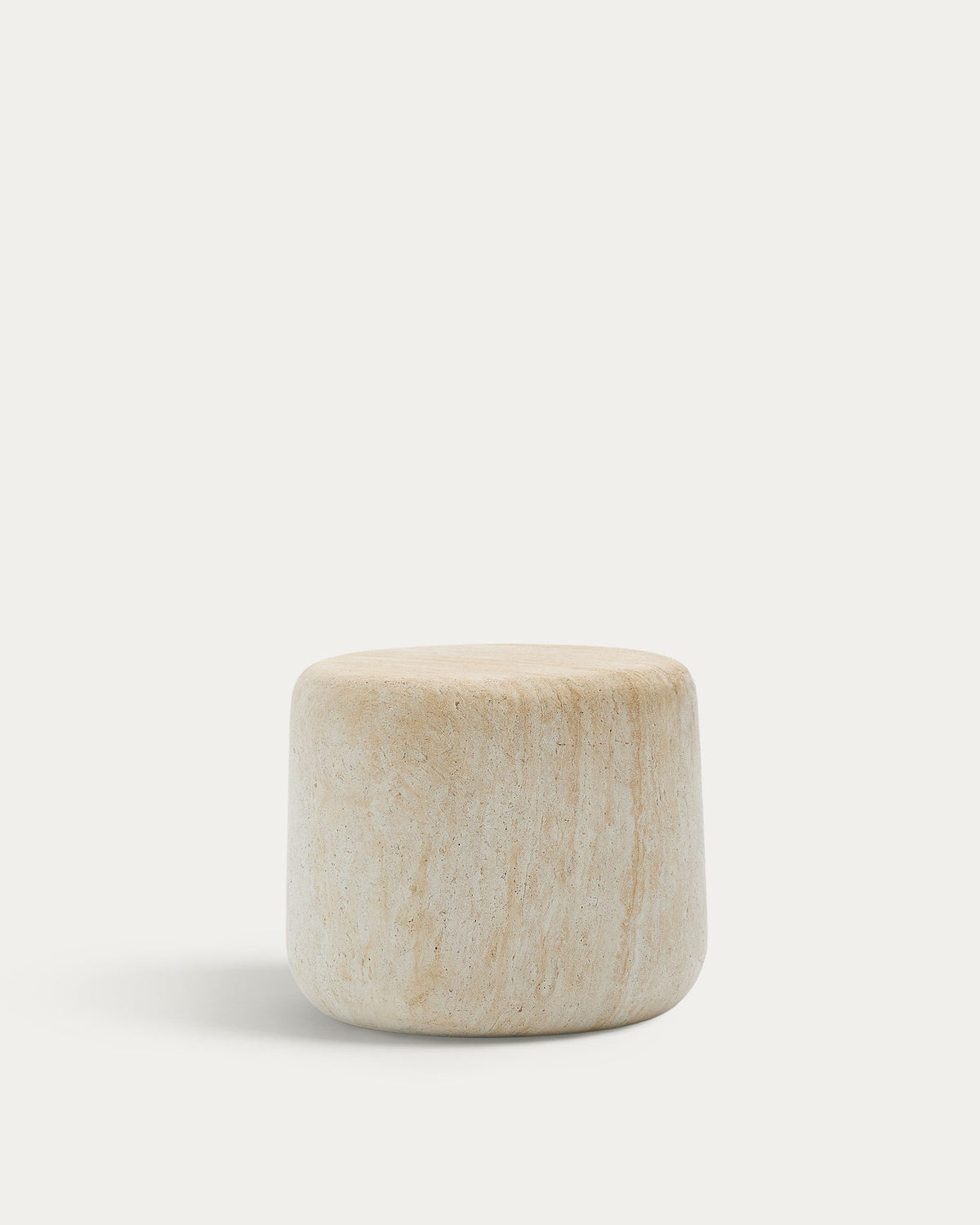 Beistelltisch Drasi aus Zement mit Finish in Travertinoptik Ø 60 cm in Beige, Ecru präsentiert im Onlineshop von KAQTU Design AG. Beistelltisch Outdoor ist von Kave Home