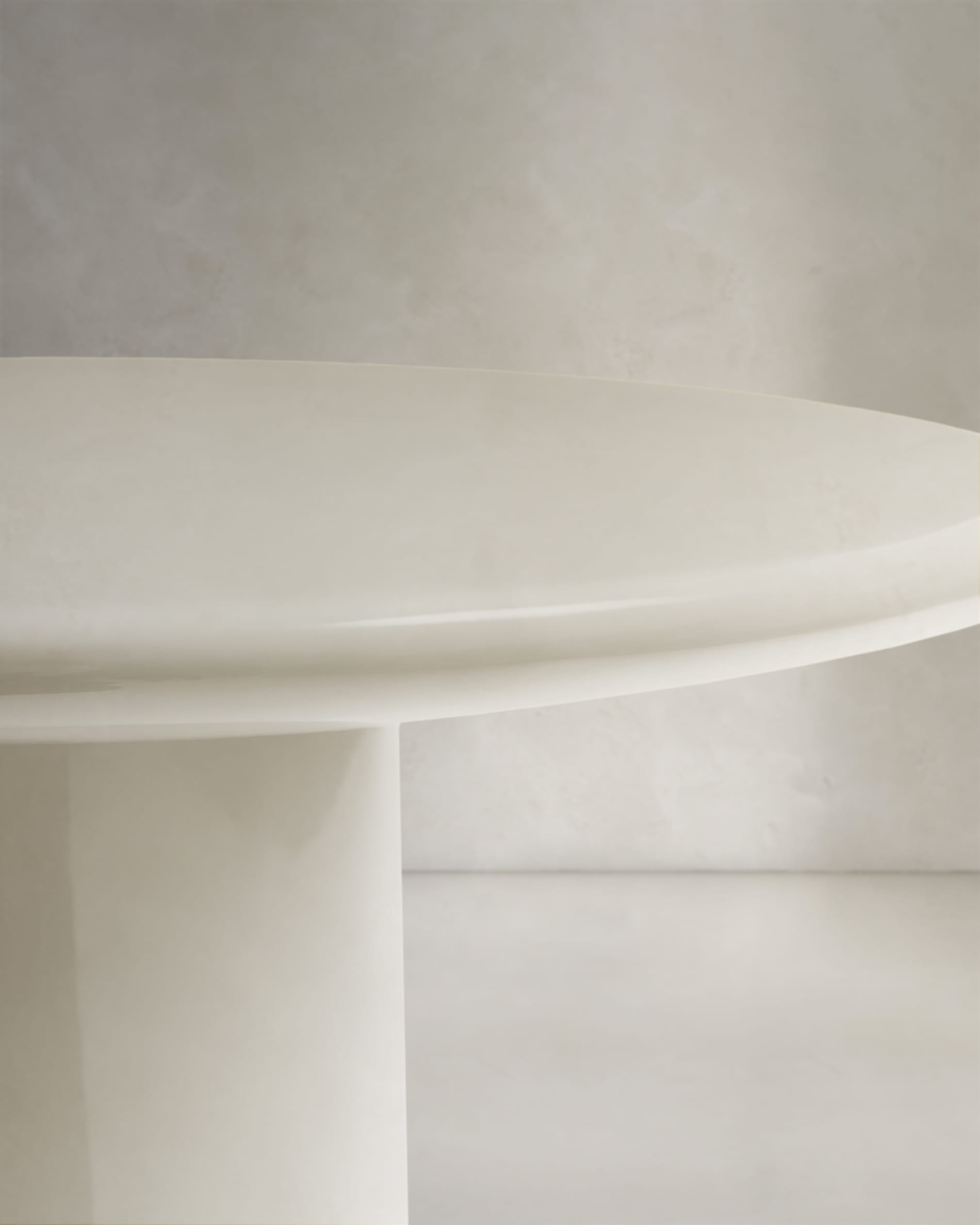 Entdecken Sie den einzigartigen Couchtisch Albanella aus wetterfestem Zement mit elegantem, glänzendem Finish. Ideal für jeden Außenbereich!