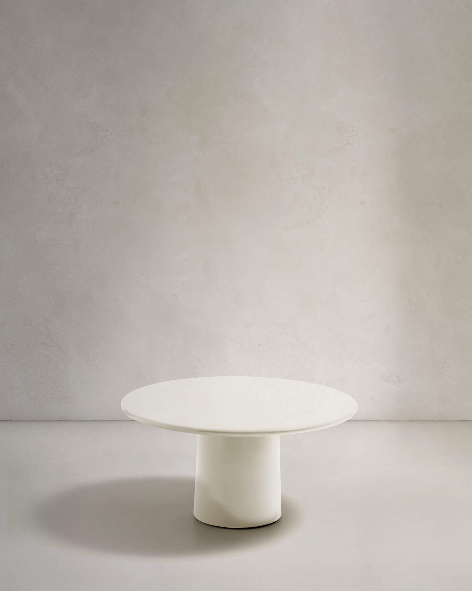 <tc>ALBA</tc>nella coffee table made of cement with glossy <tc>wEIS</tc> finish Ø 85 cm
