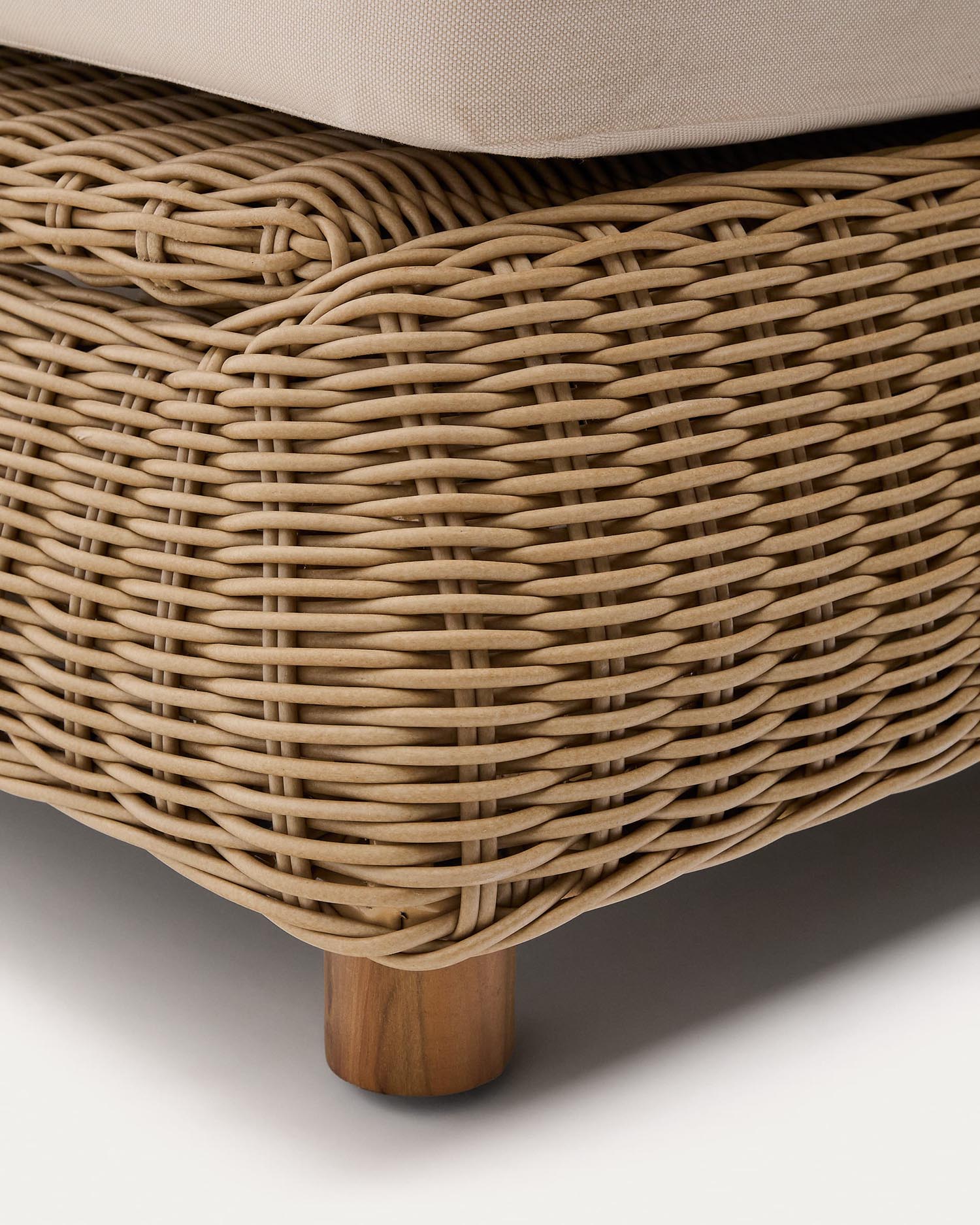 Stilvolle 2er-Sonnenliege Meria aus langlebigem synthetischem Rattan, perfekt für Garten oder Terrasse und erholsame Stunden.