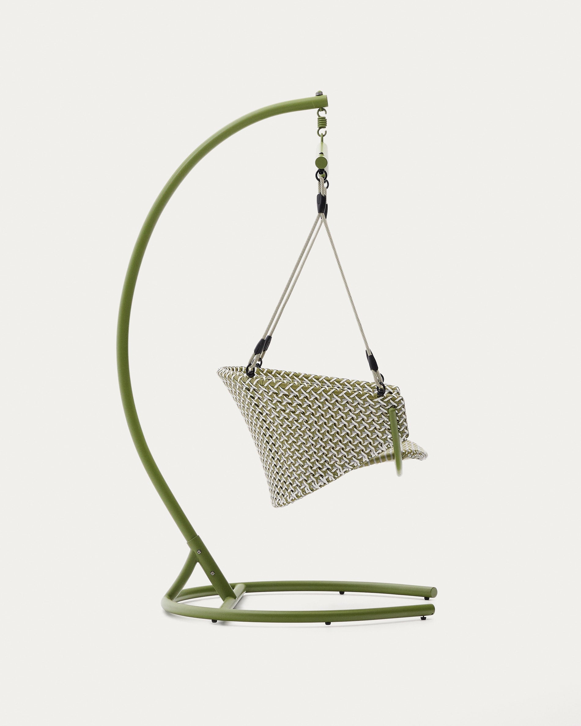 Eleganter Hängesessel in Grün, robust und UV-beständig, bietet Komfort und Stil für Garten oder Terrasse.