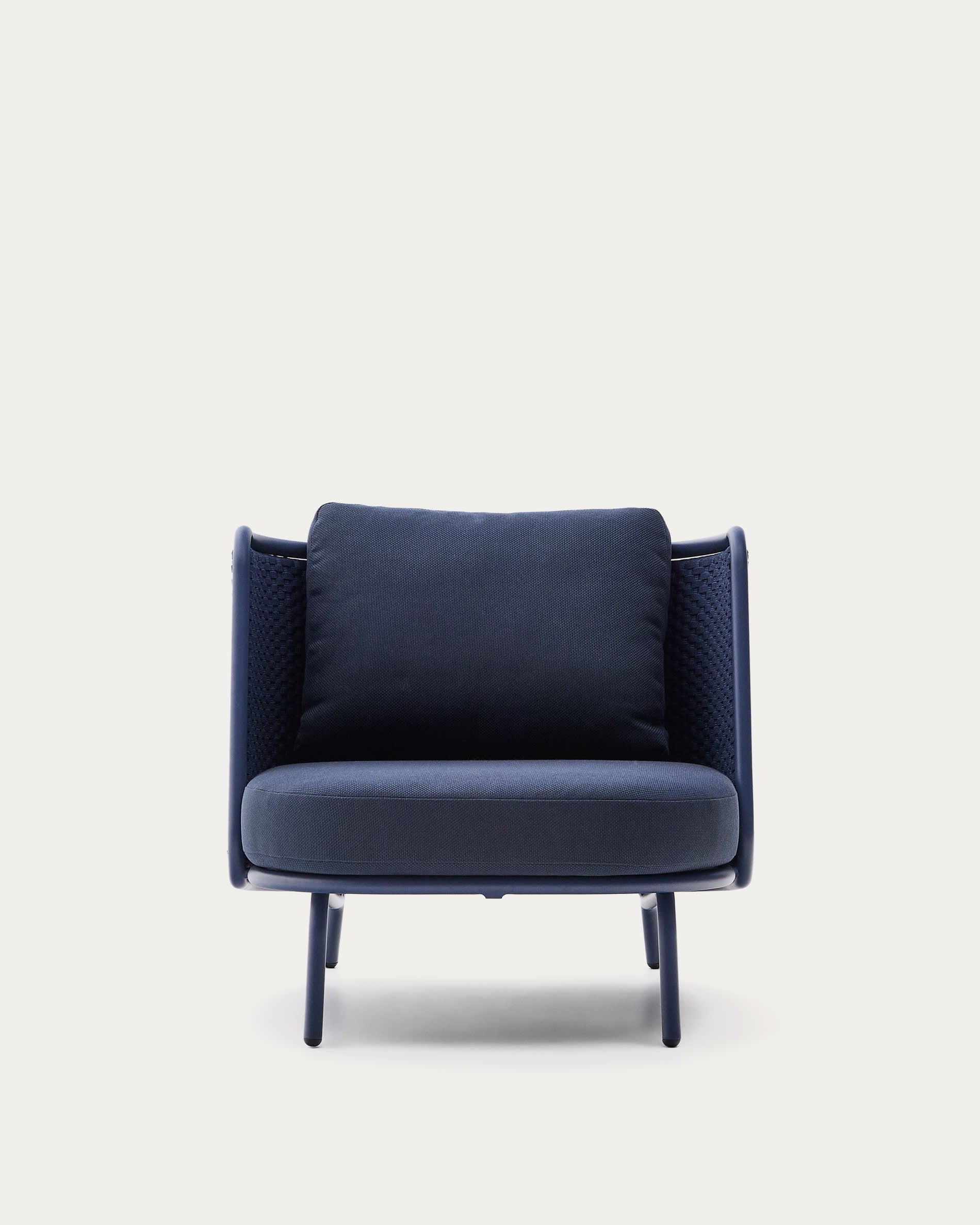 Eleganter Outdoor-Sessel aus Aluminium mit blauer Seilbespannung, UV-beständig und wetterfest, ideal für Garten und Terrasse.