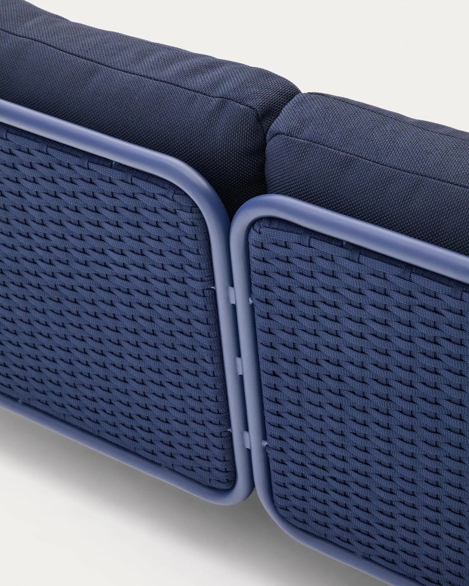 Elegantes 3-Sitzer Outdoor-Sofa aus Aluminium mit blauen Seilen, bietet Komfort und Stil für Ihren Außenbereich.