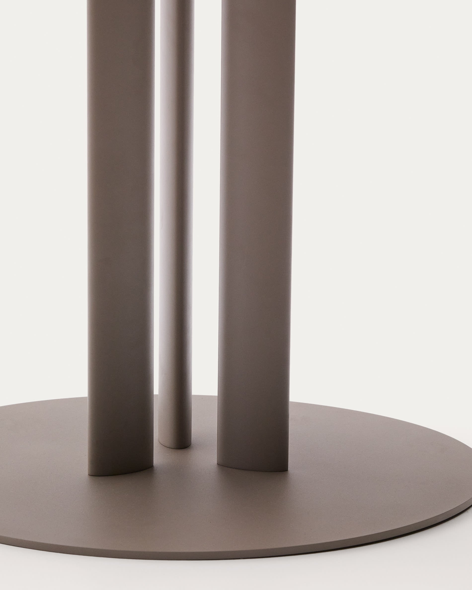 Eleganter, runder Outdoor-Tisch aus Stahl und Aluminium, wetterfest, Ø80 cm, ideal für stilvolle Außenbereiche.