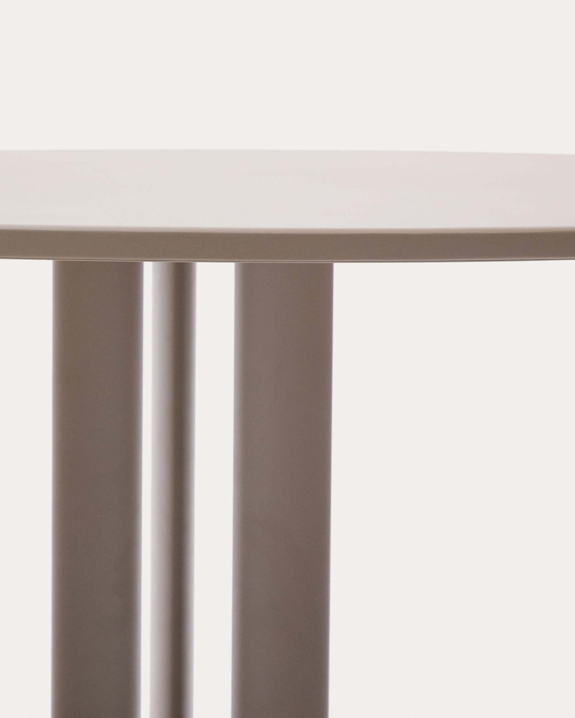 Eleganter, runder Outdoor-Tisch aus Stahl und Aluminium, wetterfest, Ø80 cm, ideal für stilvolle Außenbereiche.