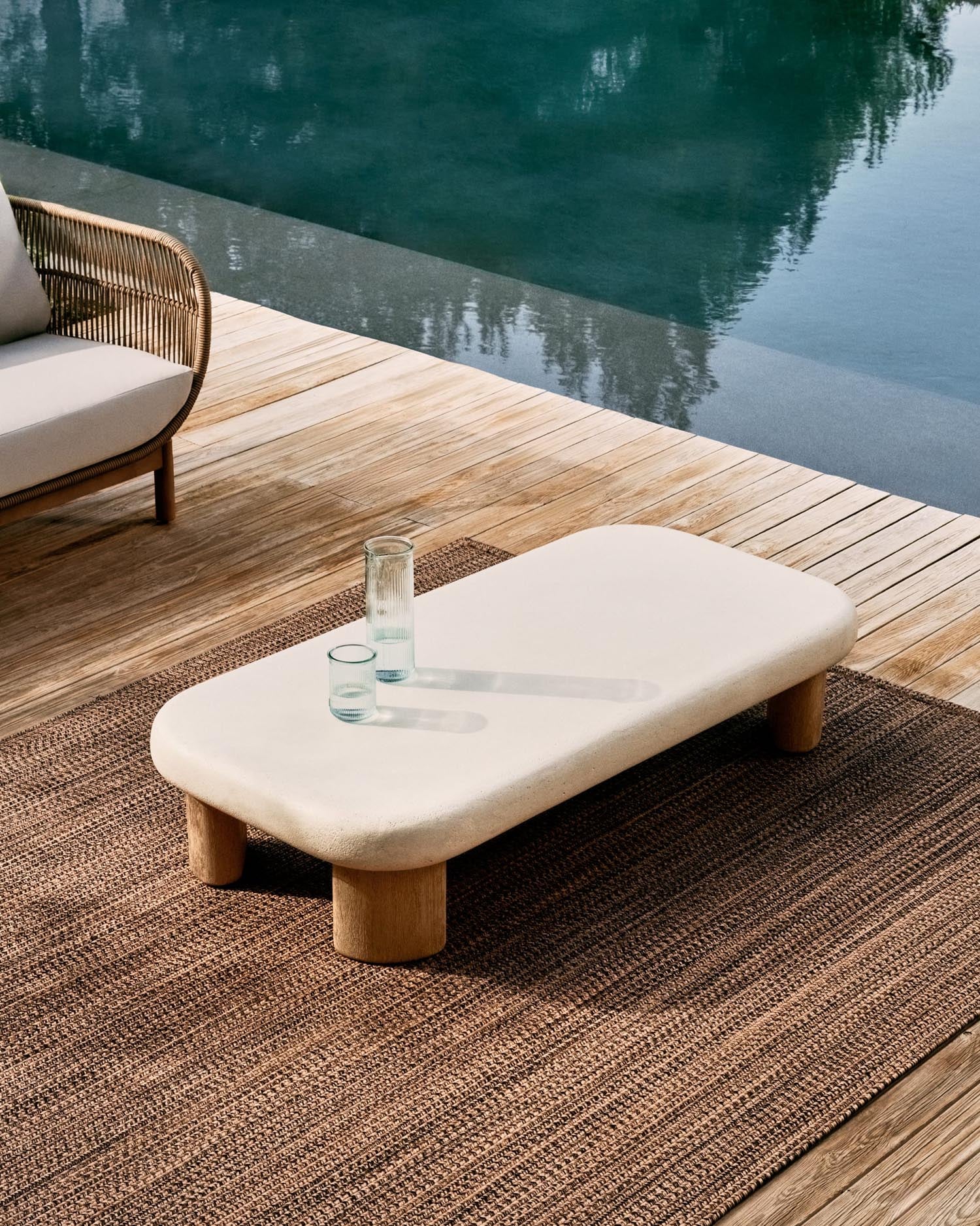 Labra coffee table made of cement and acacia wood 140 x 70 cm