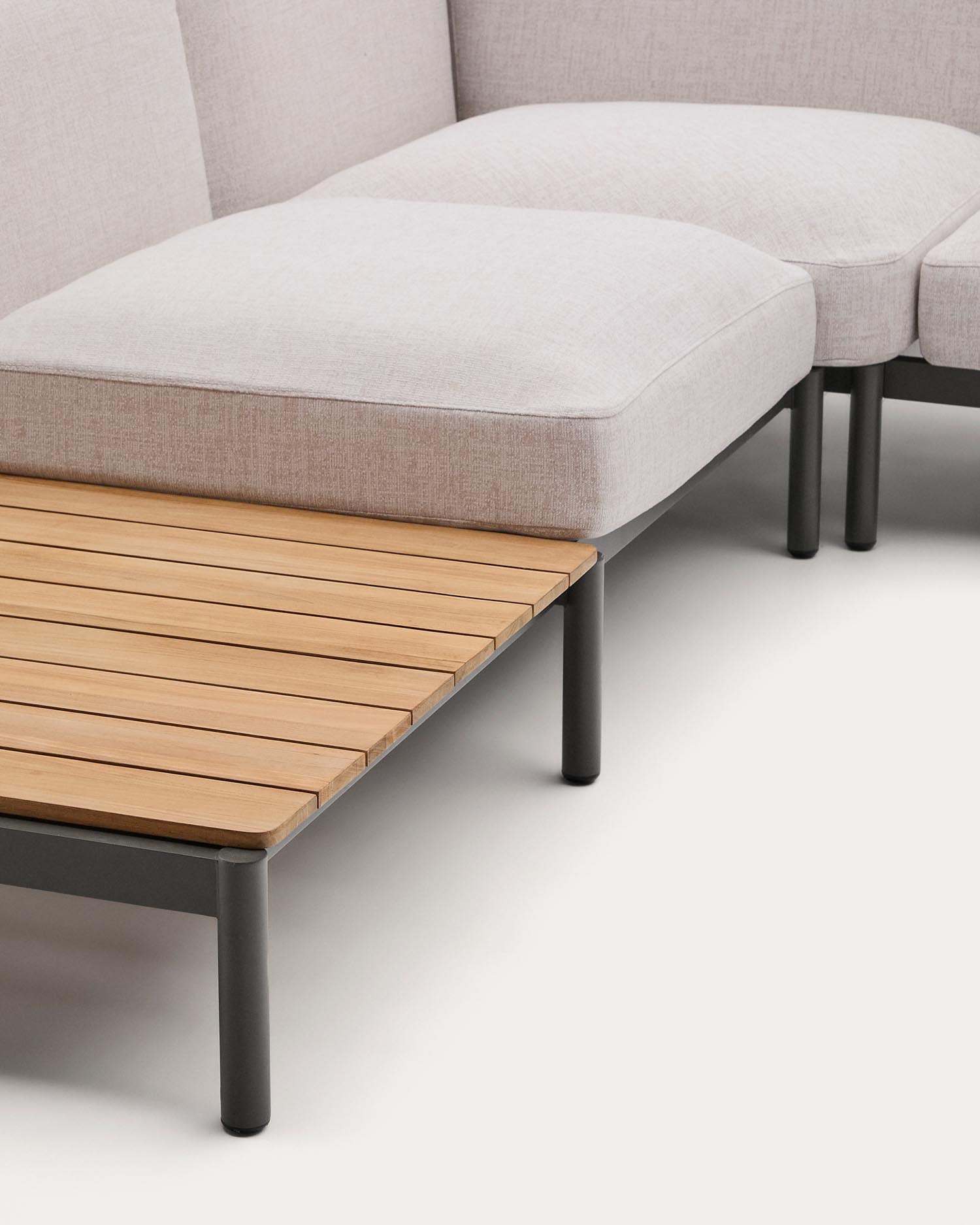 Modular outdoor corner sofa Sorells with 5 0001> seats with beige upholstery and the green