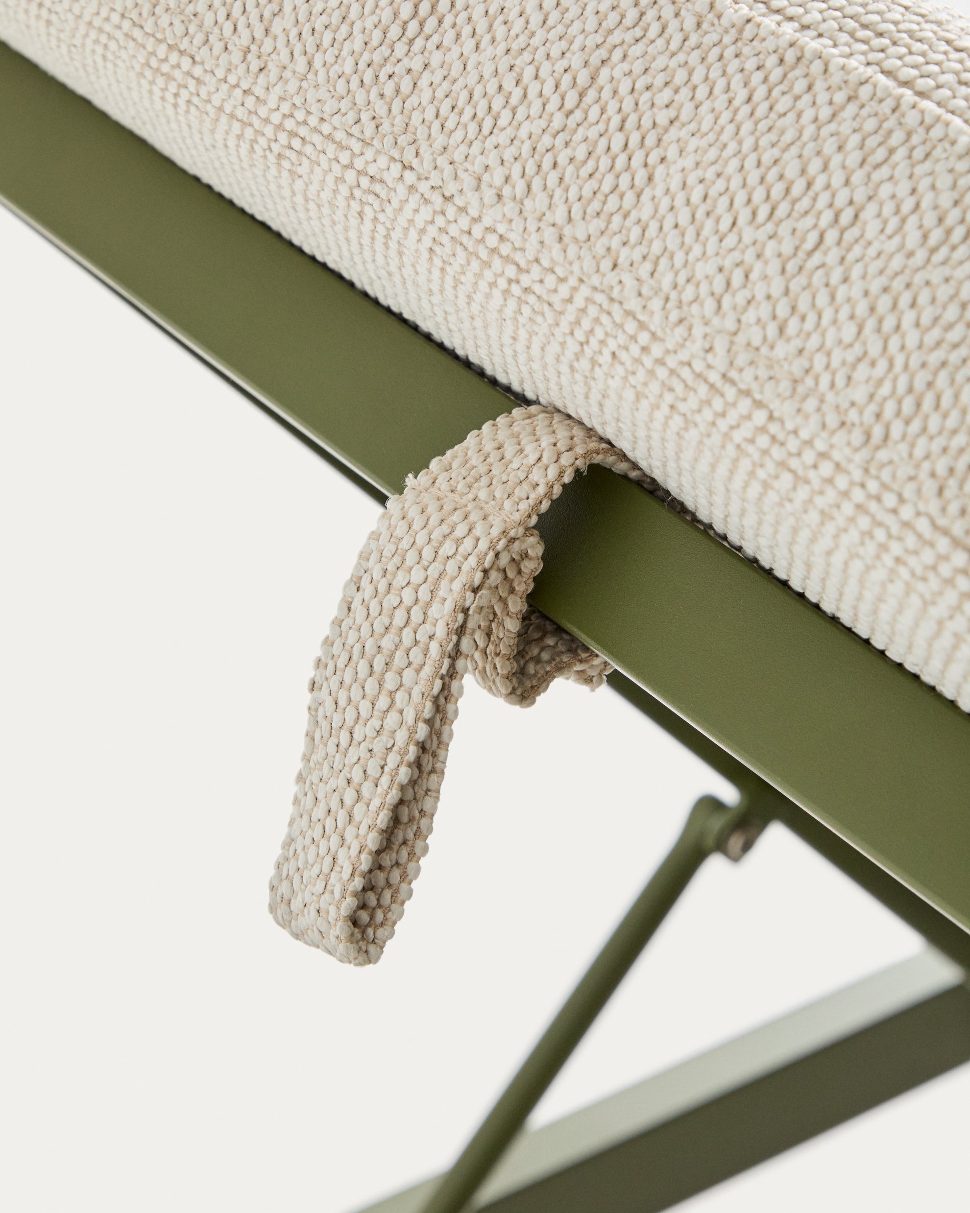 Sonnenliege Kionia aus Aluminium in Grün. in Grün präsentiert im Onlineshop von KAQTU Design AG. Liegestuhl ist von Kave Home