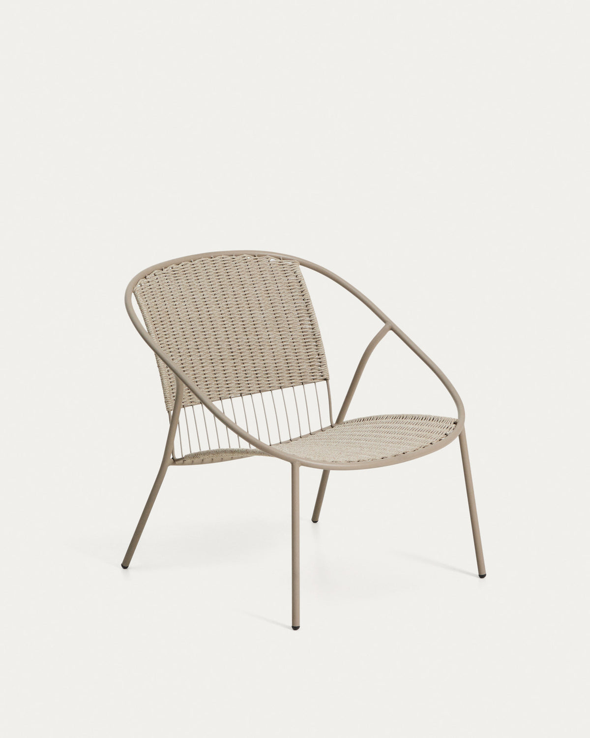 Stapelbarer Sessel Atrani aus verzinktem Stahl und taupefarbenem Seil in Taupe, Beige, Ecru präsentiert im Onlineshop von KAQTU Design AG. Outdoor-Sessel ist von Kave Home