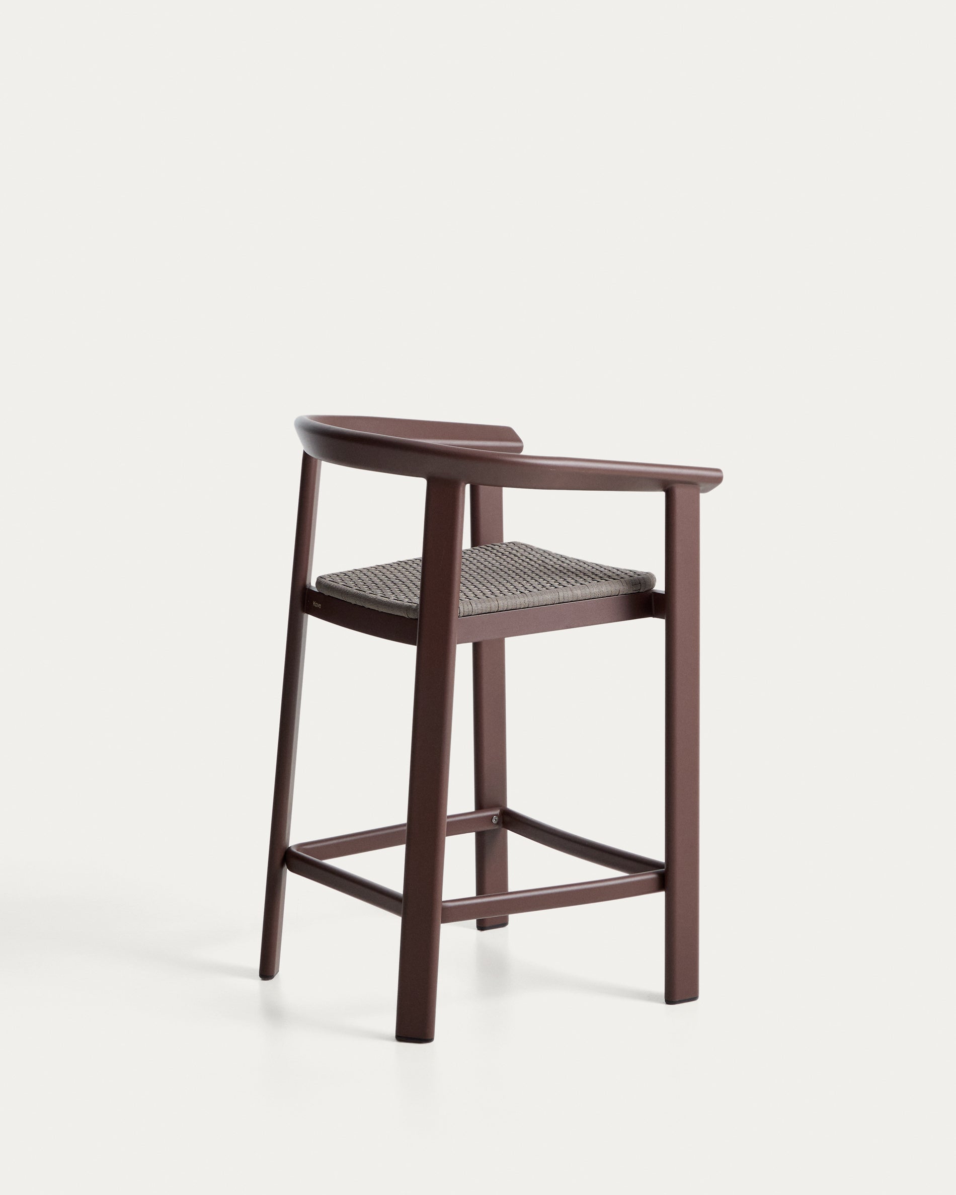 Stylischer Hocker Erice aus robustem Aluminium und elegantem braunem Seil, 65 cm hoch, ideal für entspannte Stunden im Freien.