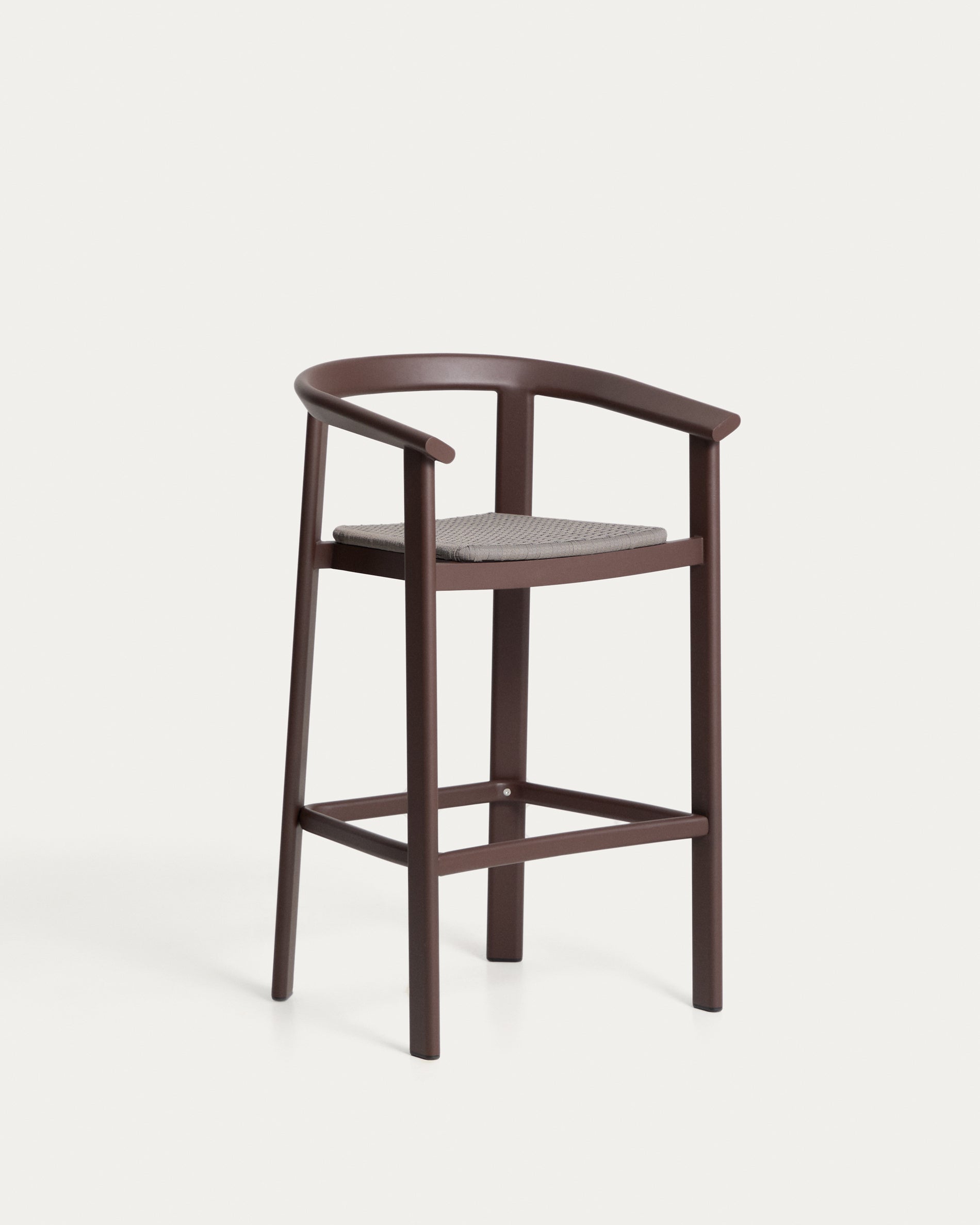Hocker Erice aus Aluminium und braunem Seil, 75 cm in Dunkelbraun präsentiert im Onlineshop von KAQTU Design AG. Hocker Outdoor ist von Kave Home