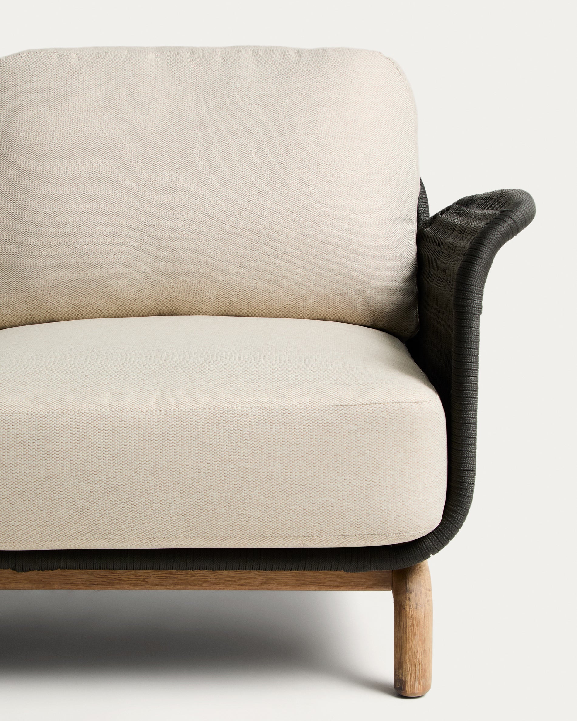 2-Sitzer-Sofa Alipa aus massivem Akazienholz und dunkelgrauem Seil, 165 cm in Graphit präsentiert im Onlineshop von KAQTU Design AG. Loungesofa ist von Kave Home