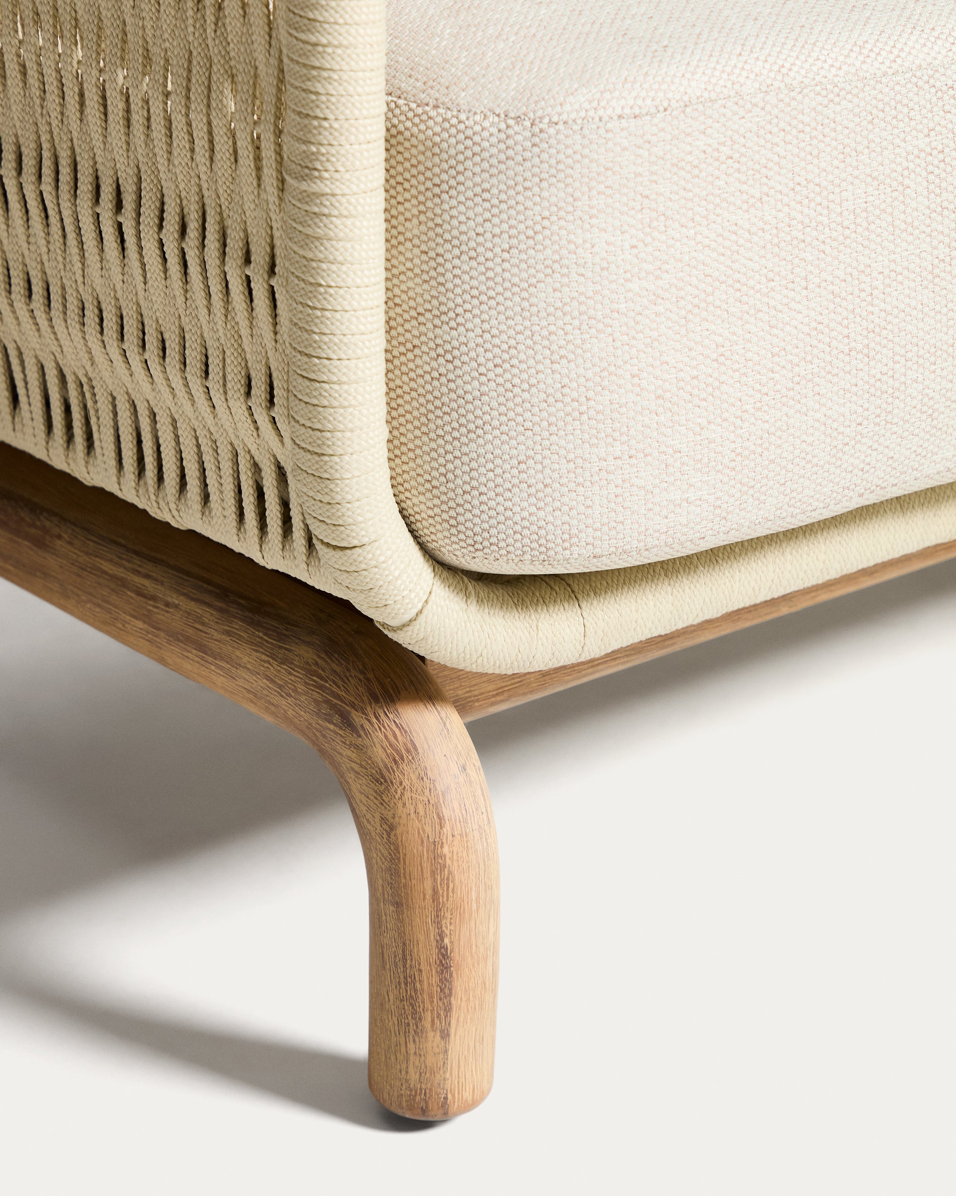 3-Sitzer-Sofa Alipa aus massivem Akazienholz und ecrufarbenem Seil, 235 cm in Ecru präsentiert im Onlineshop von KAQTU Design AG. Loungesofa ist von Kave Home