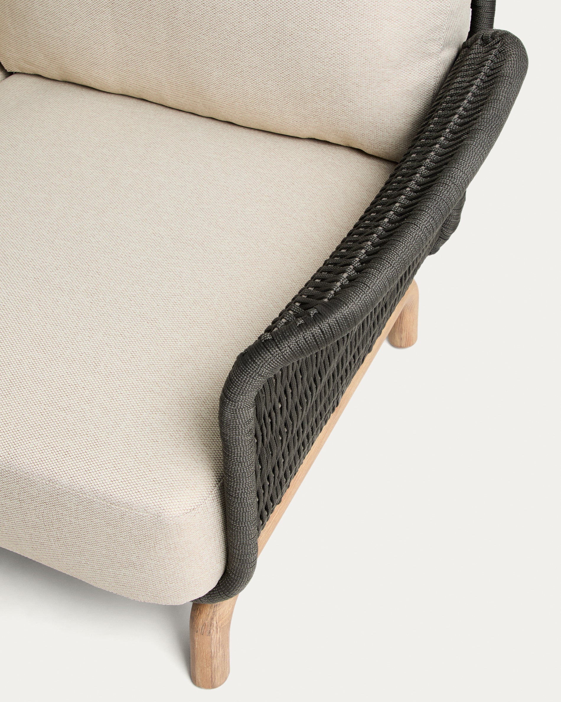 3-Sitzer-Sofa Alipa aus massivem Akazienholz und dunkelgrauem Seil, 235 cm in Graphit präsentiert im Onlineshop von KAQTU Design AG. Loungesofa ist von Kave Home