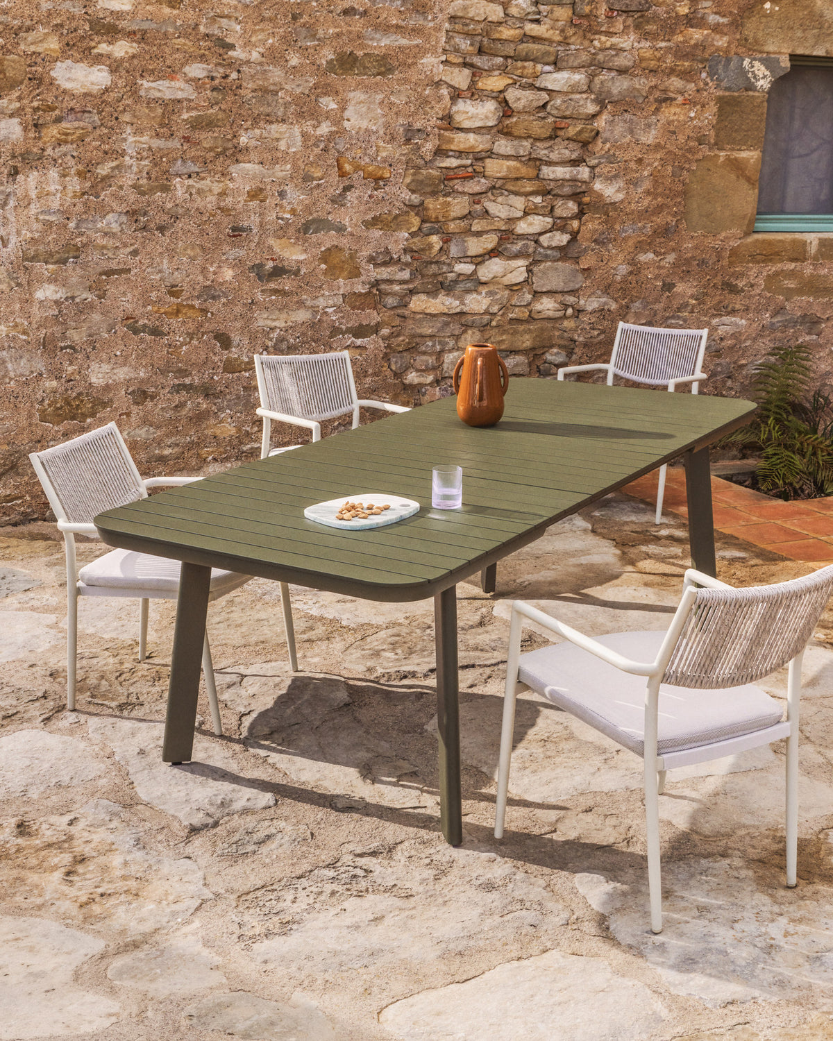 Ausziehbarer Outdoor-Tisch Izola aus Aluminium mit grünem Finish 185 (235) x 100 cm in Hellgrün, Grün, Dunkelgrün präsentiert im Onlineshop von KAQTU Design AG. Gartentisch ist von Kave Home