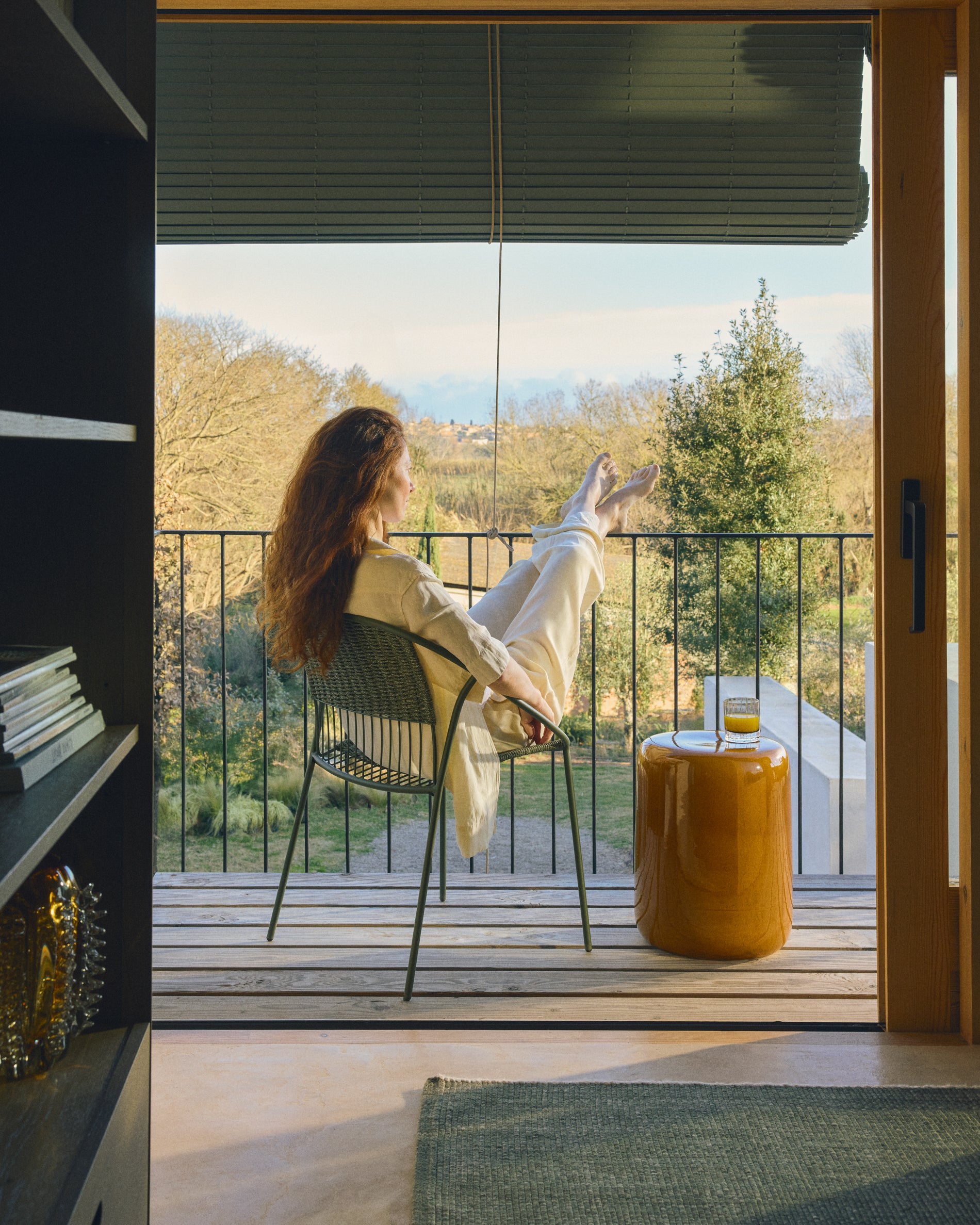 Outdoor-Beistelltisch Mesquida aus Keramik mit senfgelber Glasur, Ø 35 cm in Senfgelb präsentiert im Onlineshop von KAQTU Design AG. Beistelltisch Outdoor ist von Kave Home