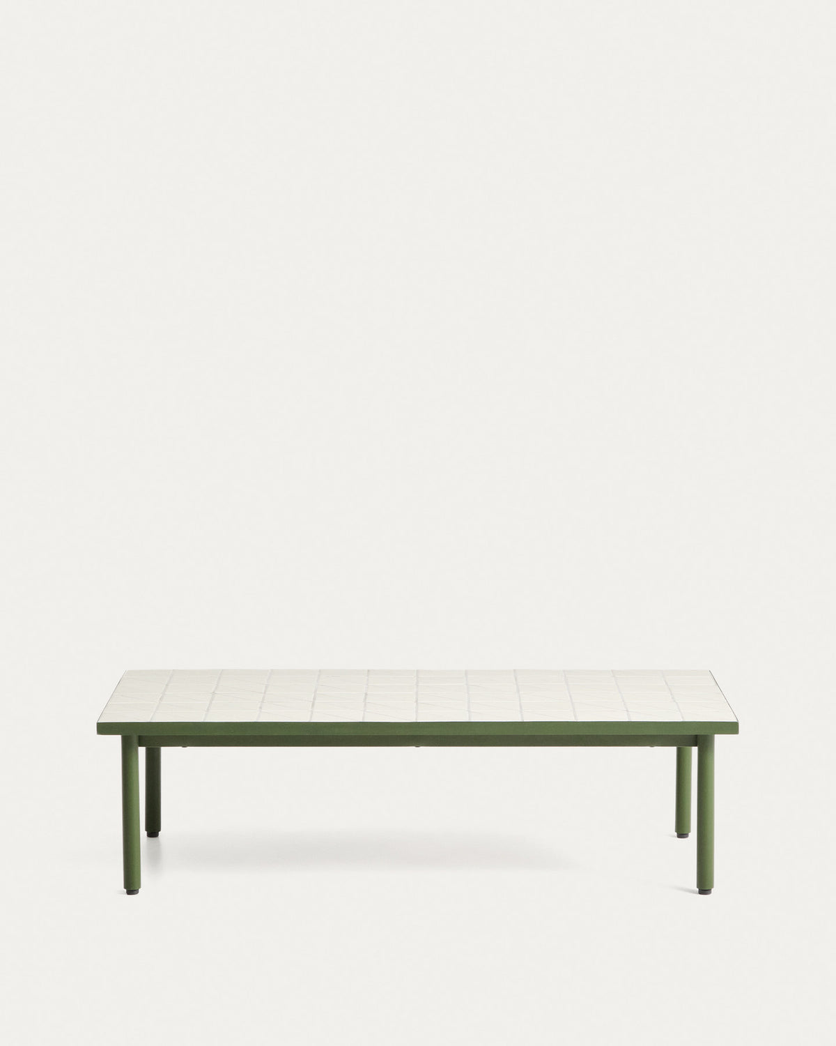 Couchtisch Maurina aus verzinktem Stahl in Grün mit ecrufarbenen Kacheln, 122 x 61 cm in Weiss, Grün, Khaki, Ecru präsentiert im Onlineshop von KAQTU Design AG. Loungetisch ist von Kave Home