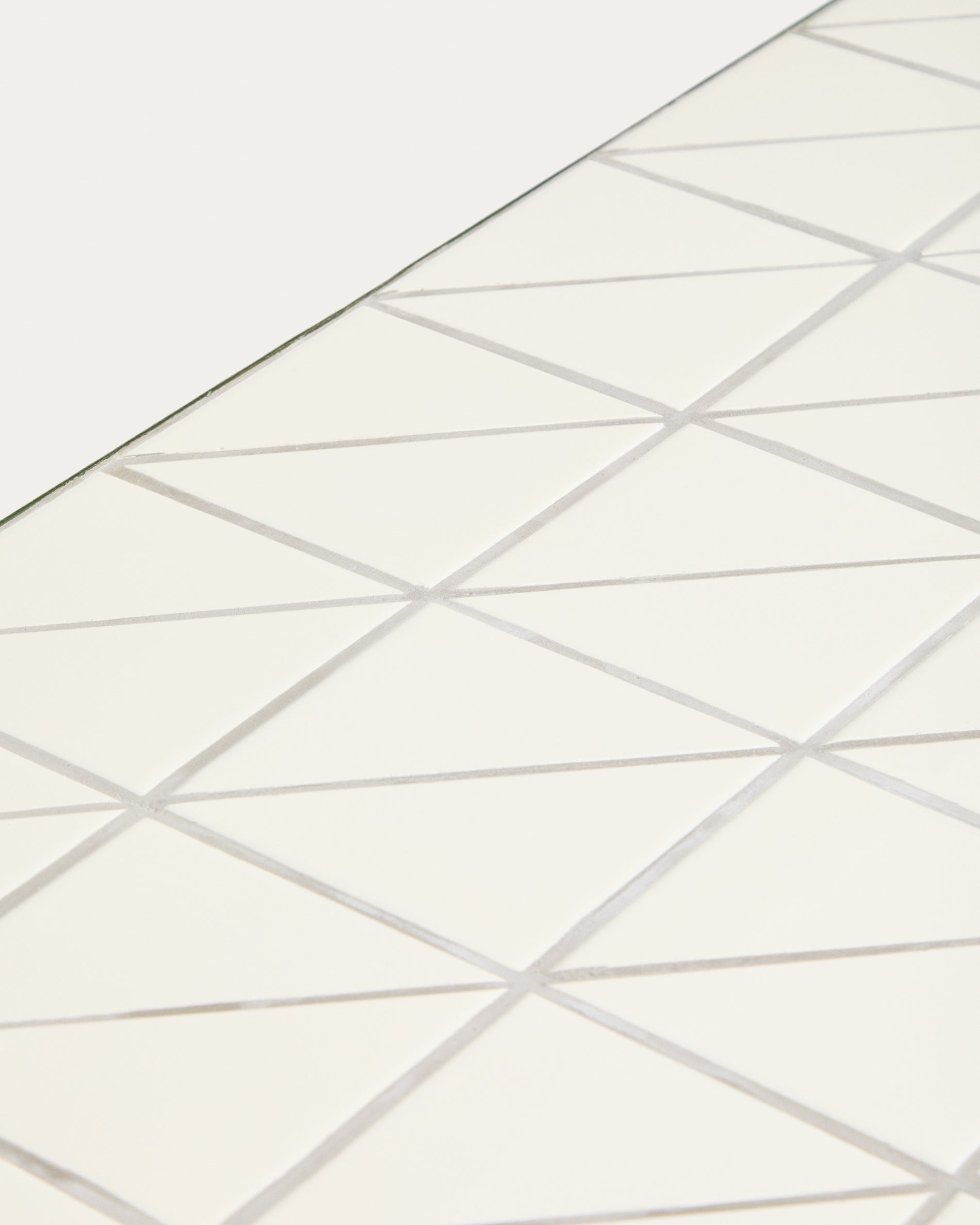 Couchtisch Maurina aus verzinktem Stahl in Grün mit ecrufarbenen Kacheln, 122 x 61 cm in Grün präsentiert im Onlineshop von KAQTU Design AG. Loungetisch ist von Kave Home