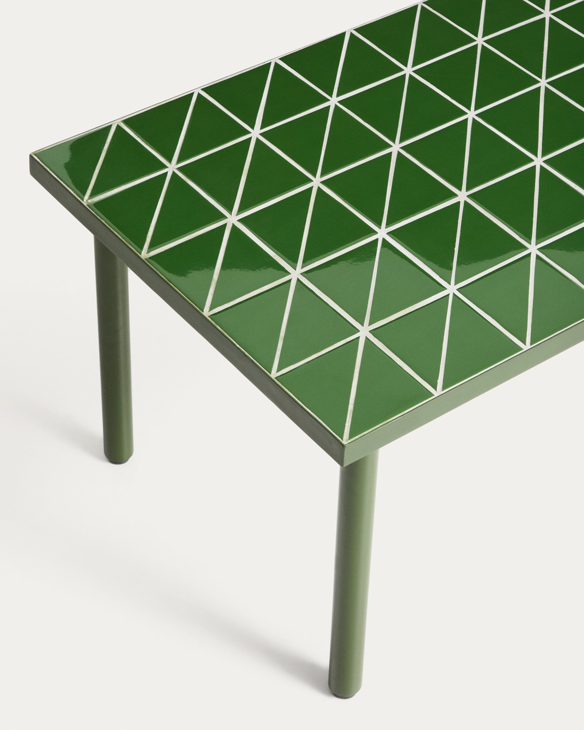 Beistelltisch Maurina aus verzinktem Stahl in Grün mit grünen Kacheln, 81 x 51 cm in Grün präsentiert im Onlineshop von KAQTU Design AG. Beistelltisch Outdoor ist von Kave Home
