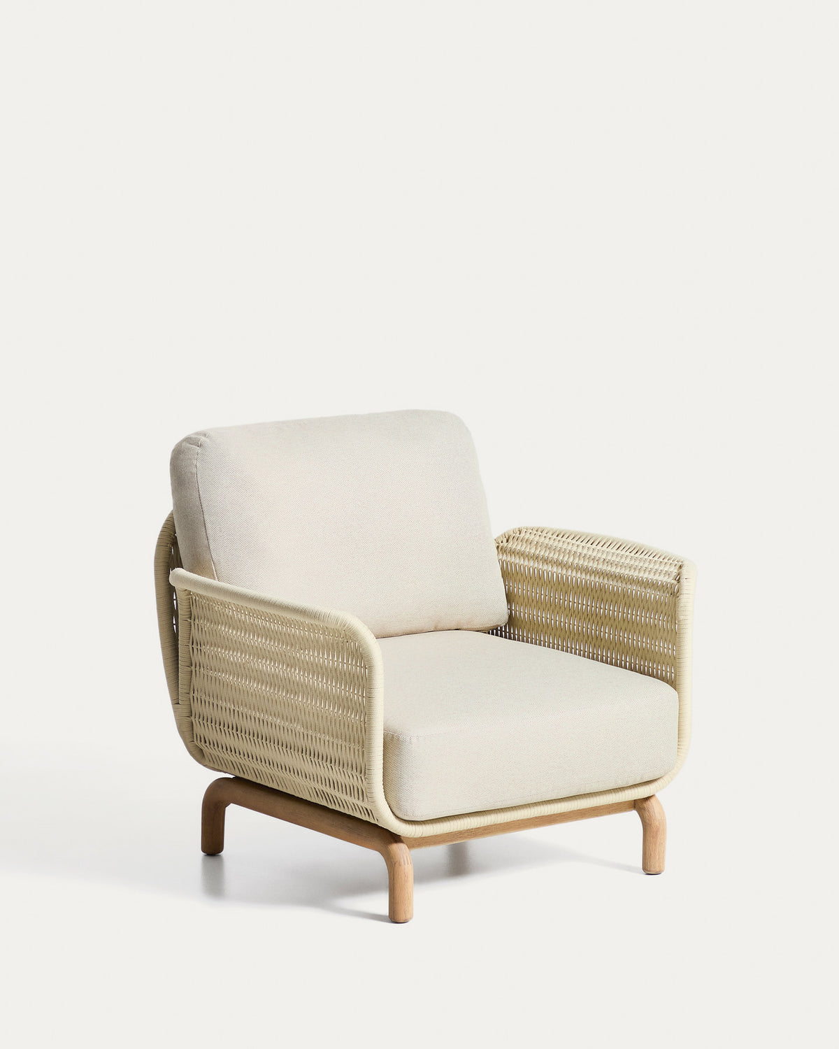 Sessel Alipa aus massivem Akazienholz und ecrufarbenem Seil, FSC 100 % in Ecru, Beige, Weiss präsentiert im Onlineshop von KAQTU Design AG. Outdoor-Sessel ist von Kave Home