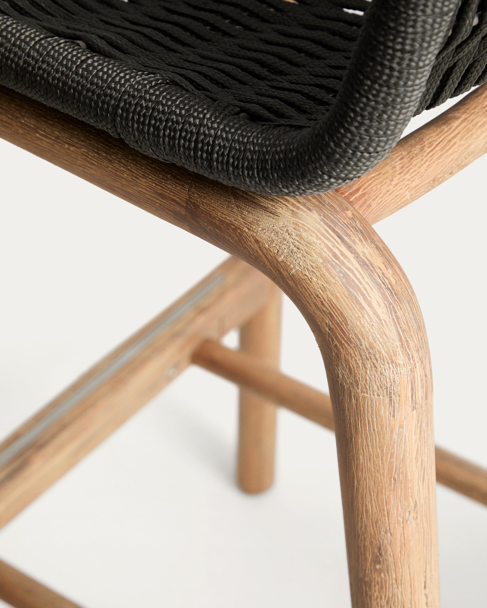 Hocker Alipa aus massivem Akazienholz und dunkelgrauem Seil, 75 cm, FSC 100 % in Graphit präsentiert im Onlineshop von KAQTU Design AG. Hocker Outdoor ist von Kave Home